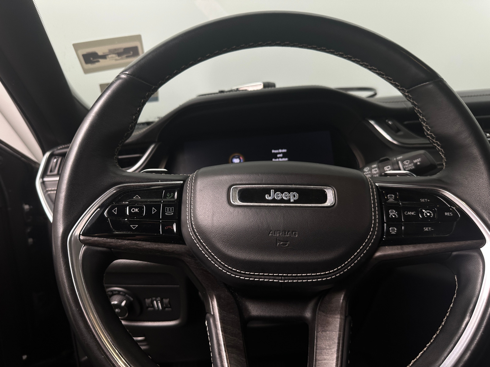 Thumbnail: 2022 Jeep Grand Cherokee - 4