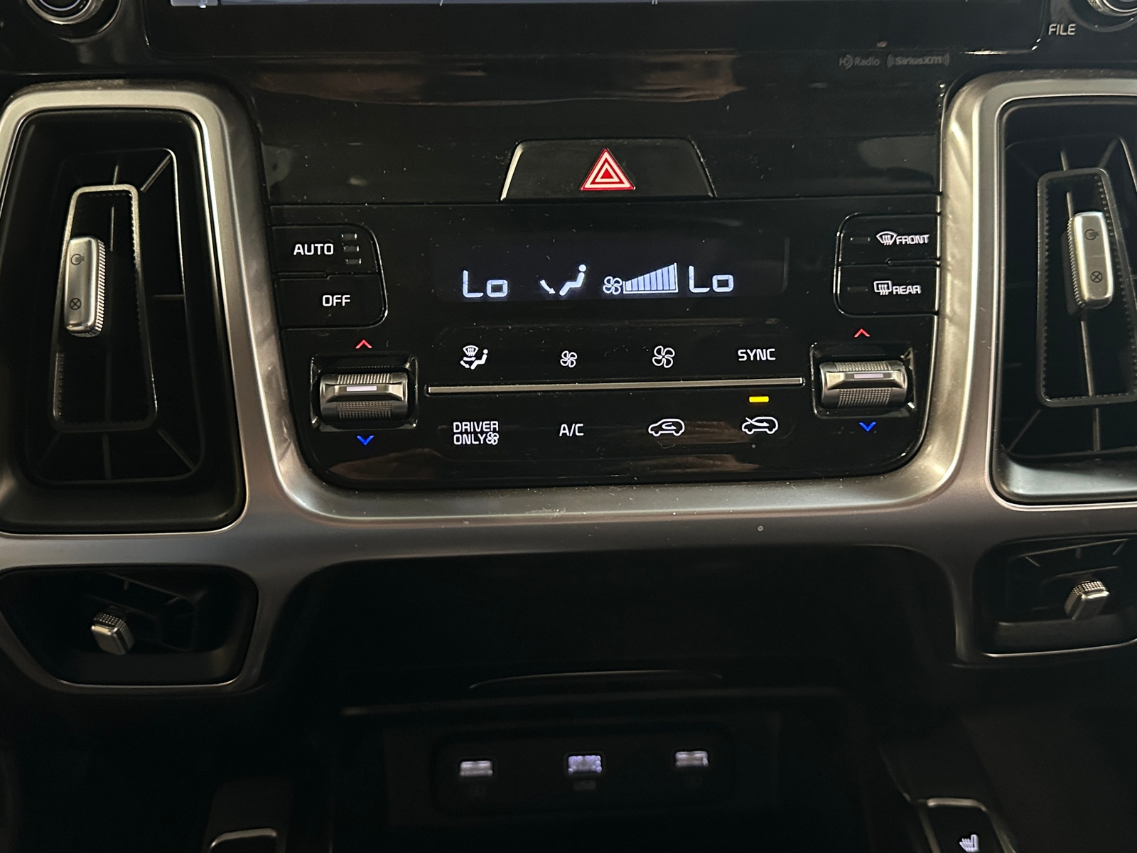 Thumbnail: 2022 Kia Sorento - 3