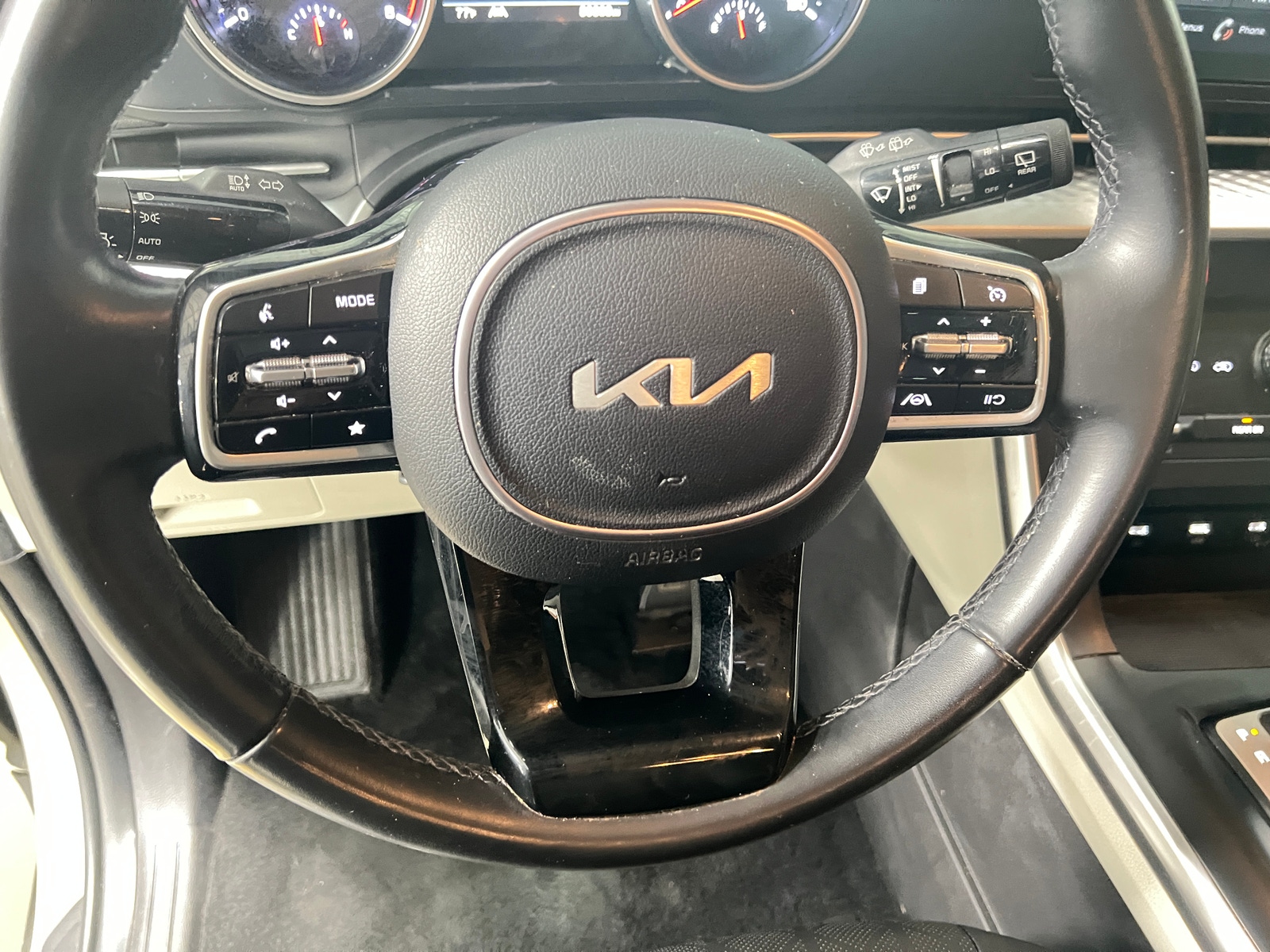 Thumbnail: 2023 Kia Carnival - 4