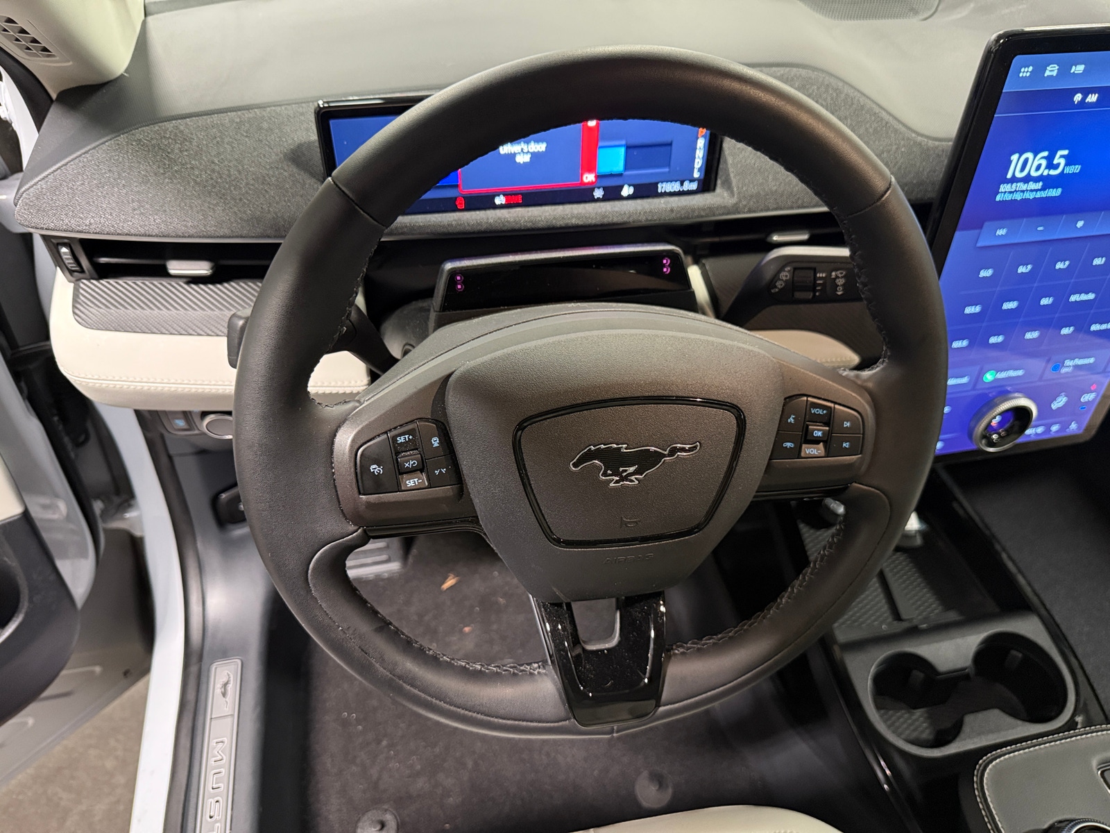 Thumbnail: 2022 Ford Mustang Mach-E - 4