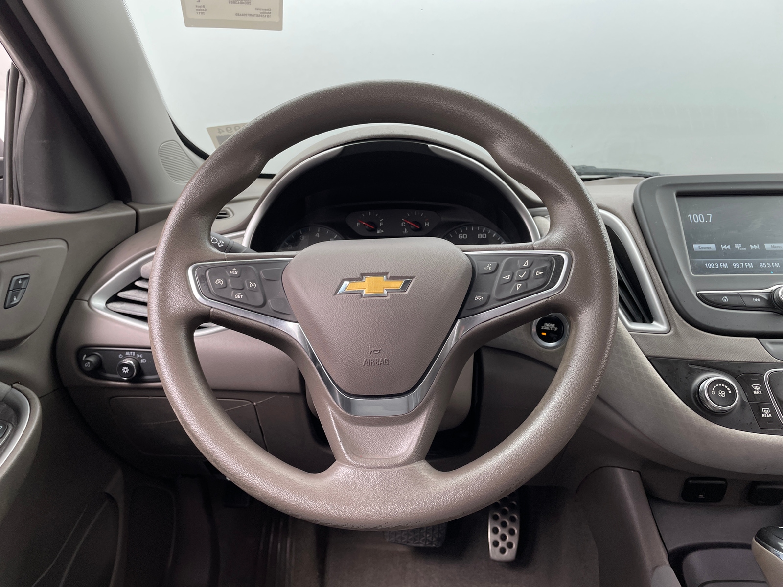 Thumbnail: 2017 Chevrolet Malibu - 5