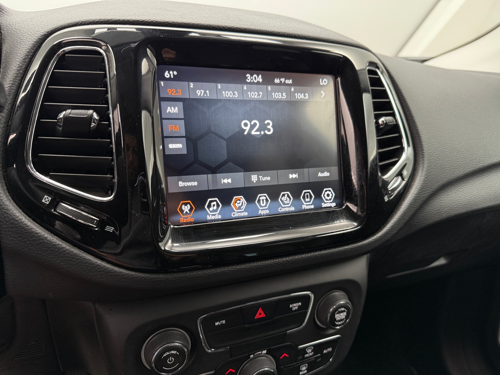 Thumbnail: 2020 Jeep Compass - 3