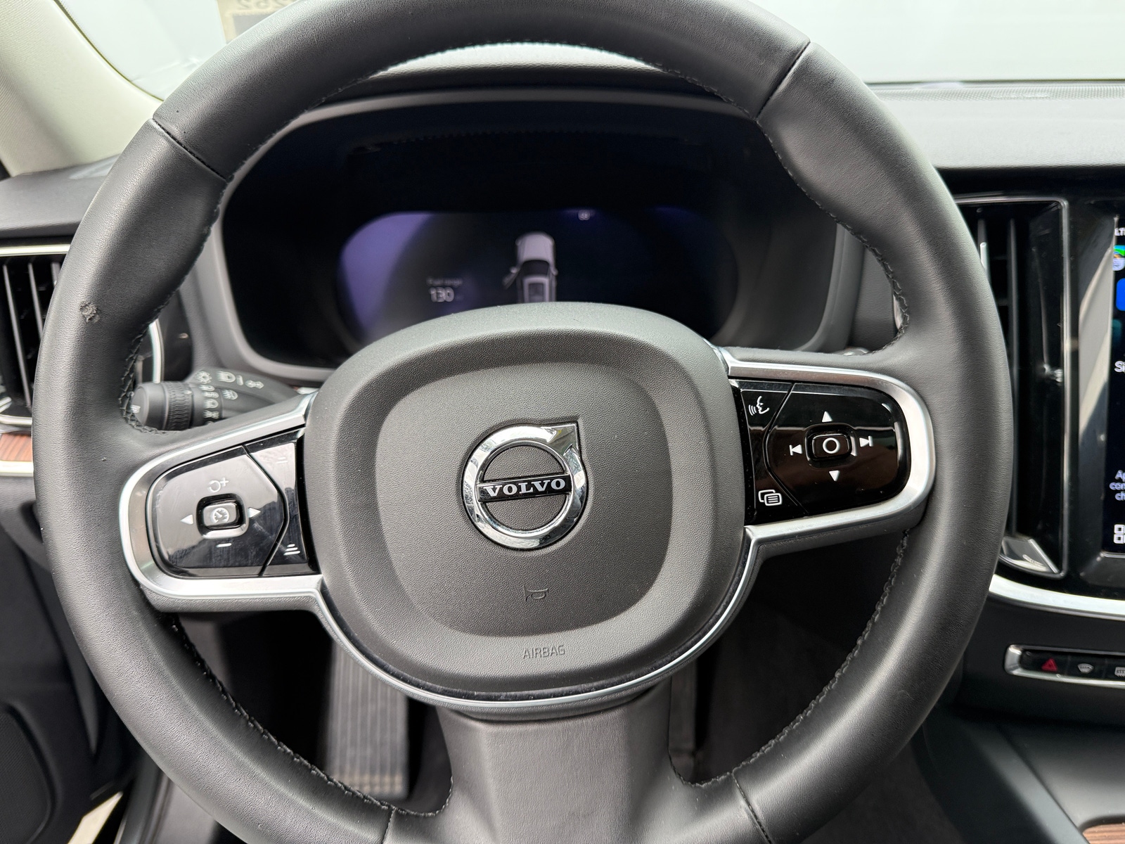 Thumbnail: 2024 Volvo V60 - 4