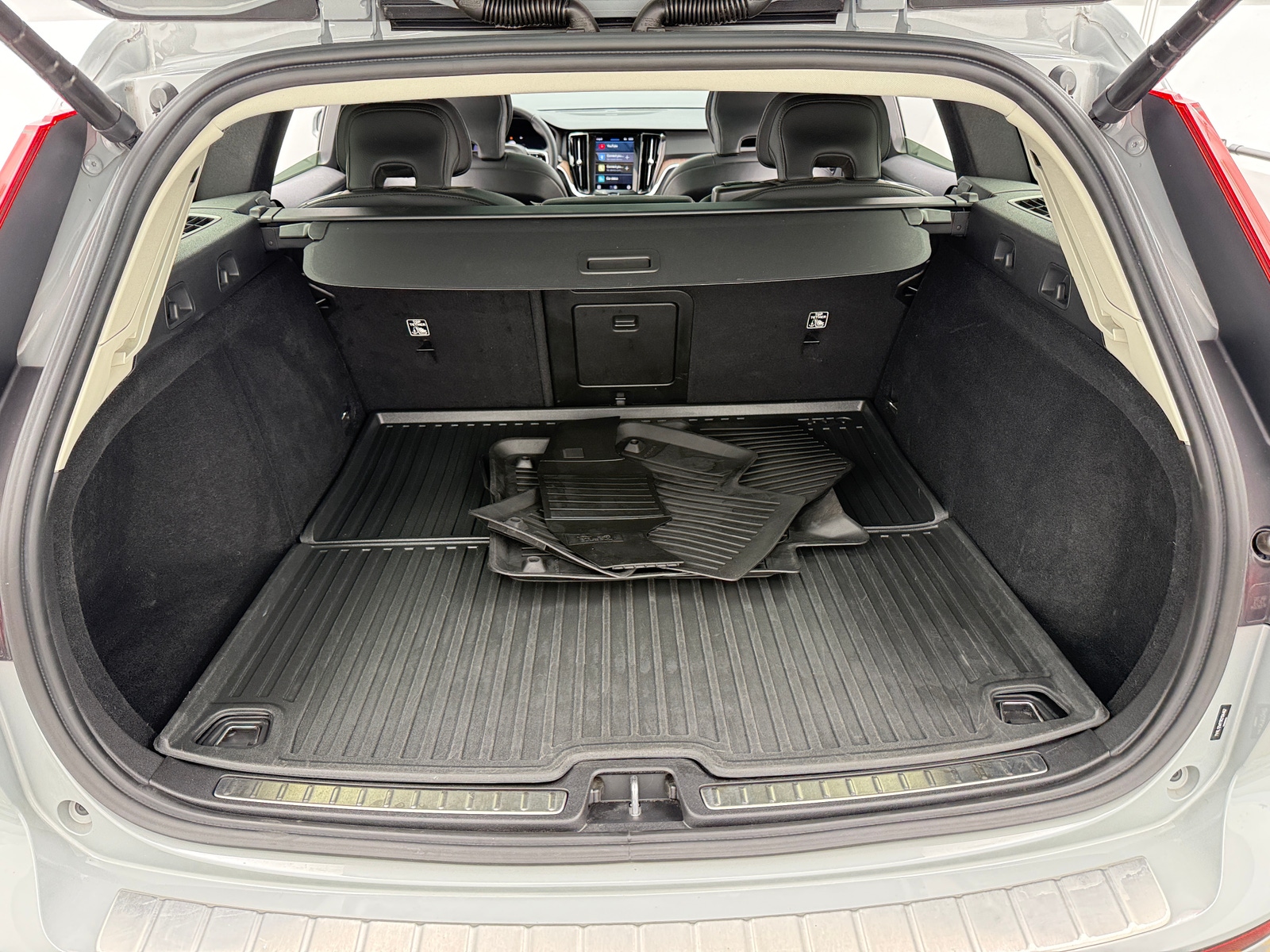 Thumbnail: 2024 Volvo V60 - 6