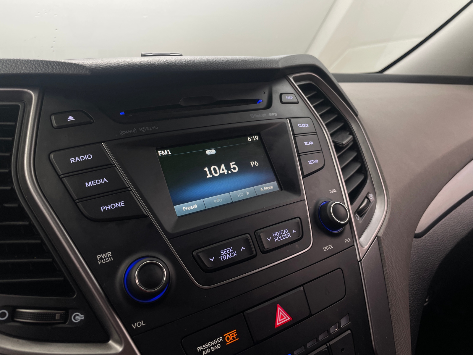 Thumbnail: 2015 Hyundai Santa Fe - 4