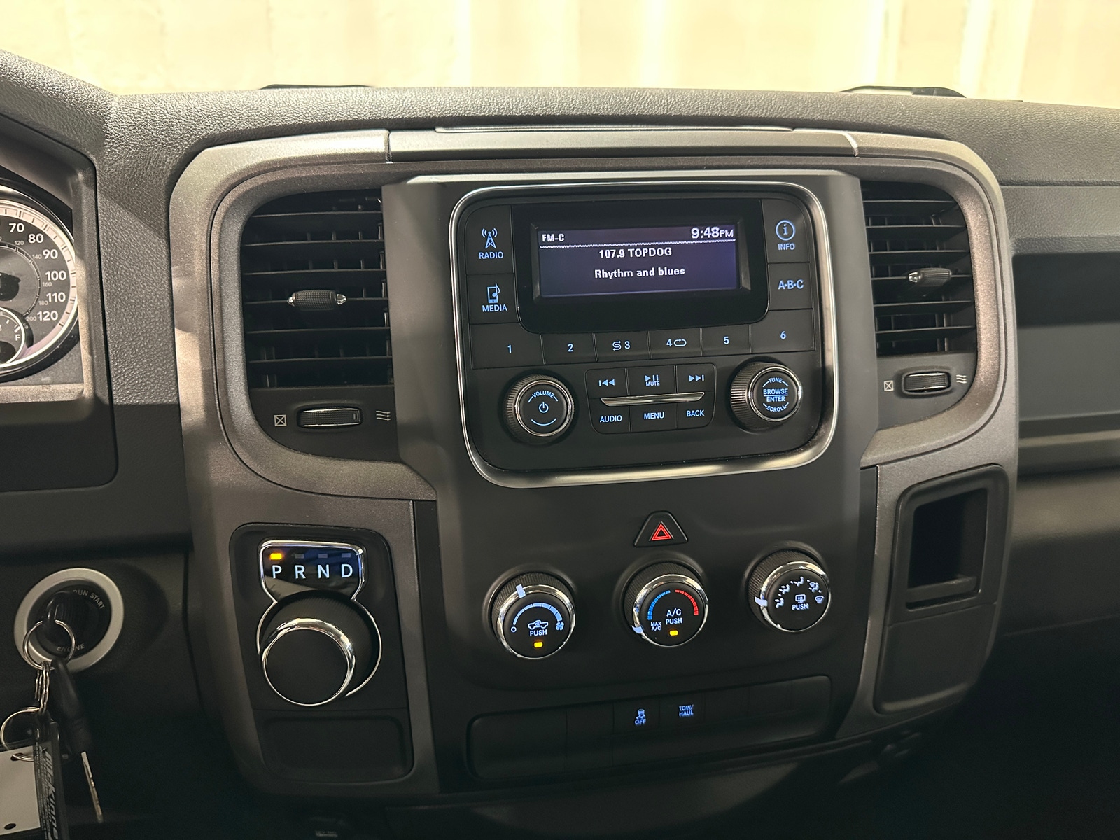 Thumbnail: 2019 RAM 1500 Classic - 3