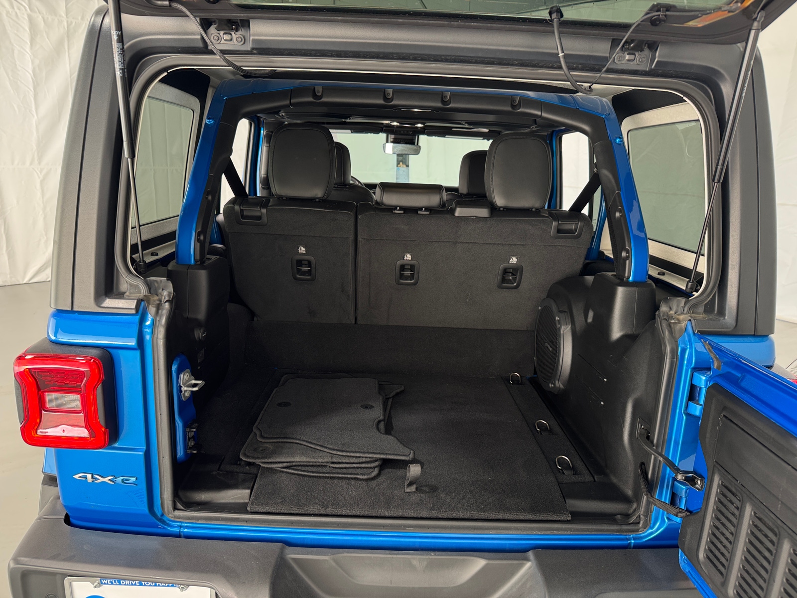 Thumbnail: 2022 Jeep Wrangler - 6