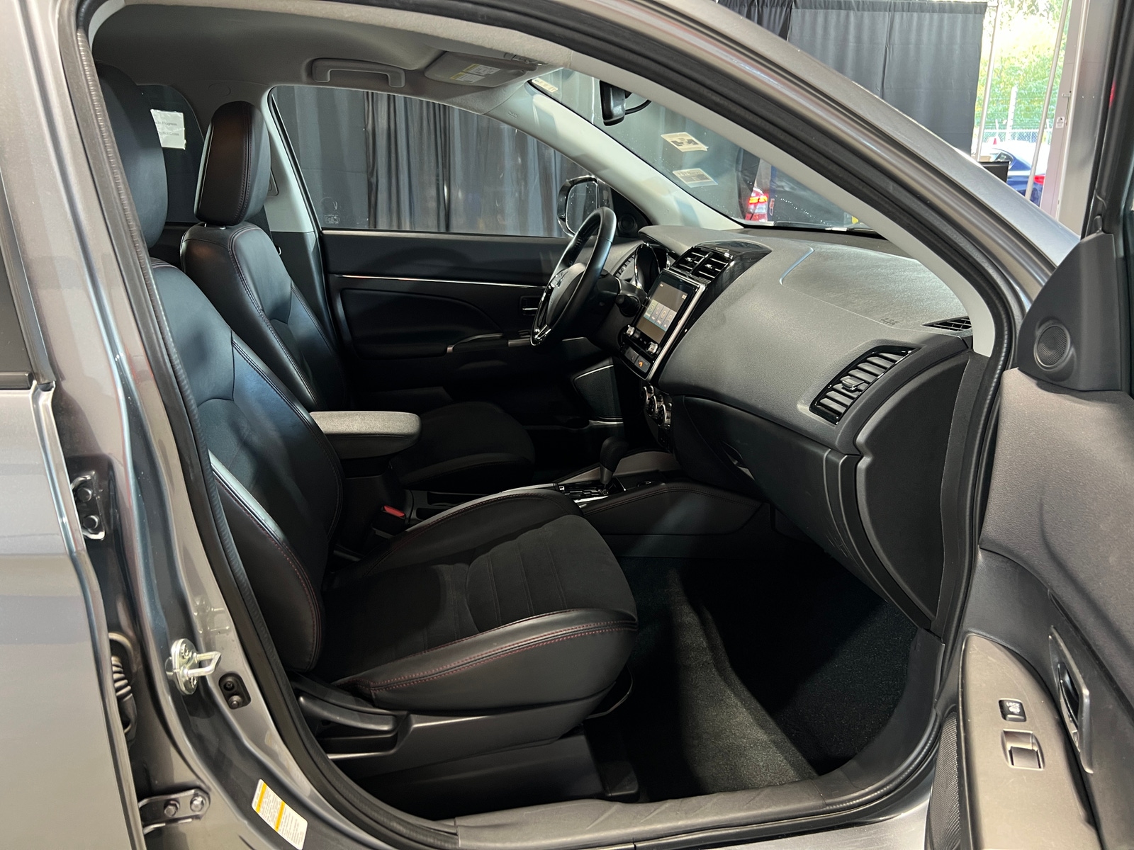 Thumbnail: 2024 Mitsubishi Outlander Sport - 2