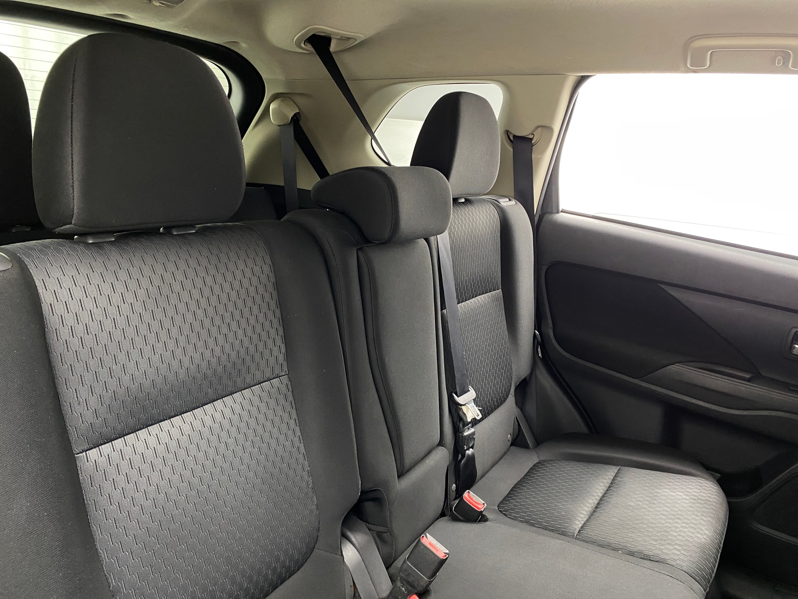 Thumbnail: 2014 Mitsubishi Outlander - 6
