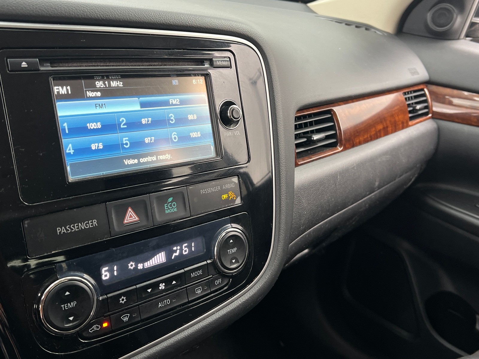 Thumbnail: 2014 Mitsubishi Outlander - 4