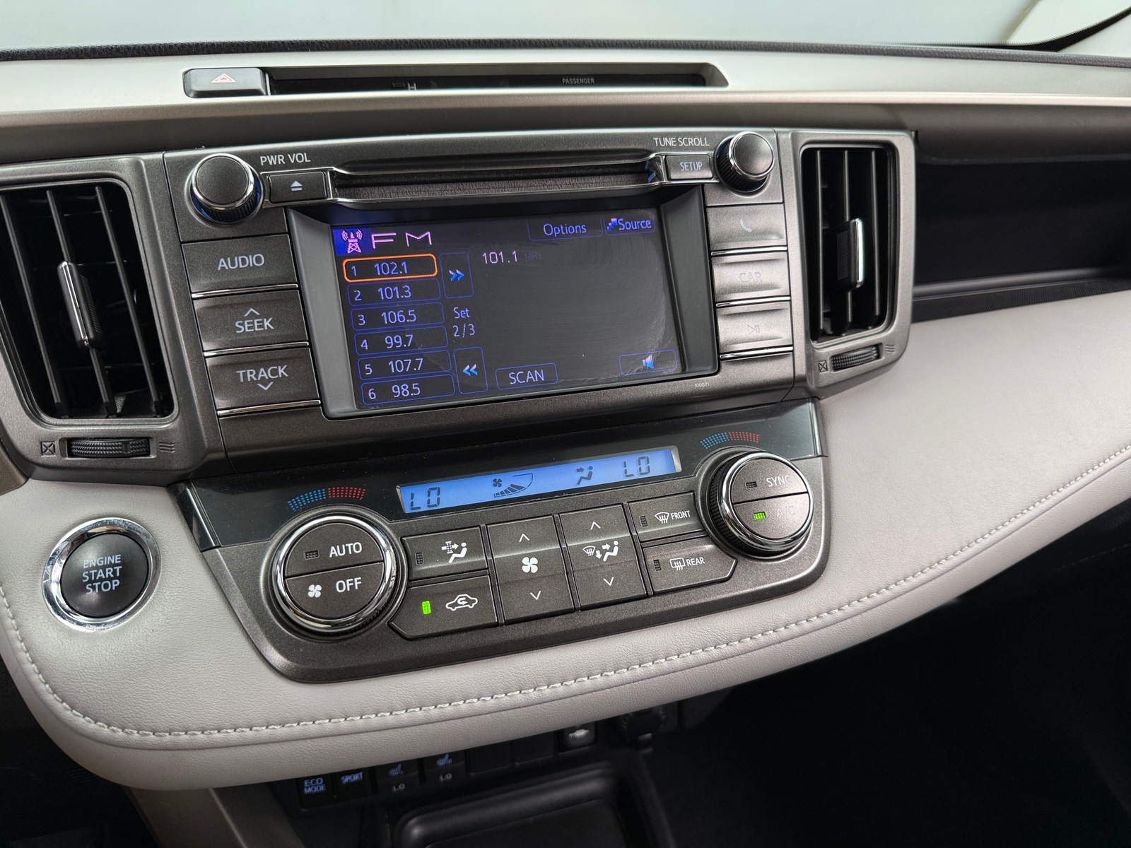 Thumbnail: 2013 Toyota RAV4 - 4