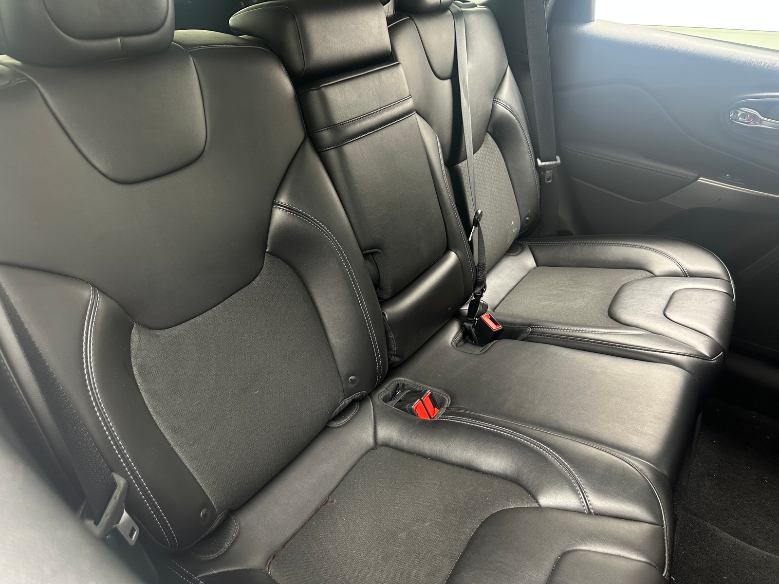 Thumbnail: 2019 Jeep Cherokee - 5