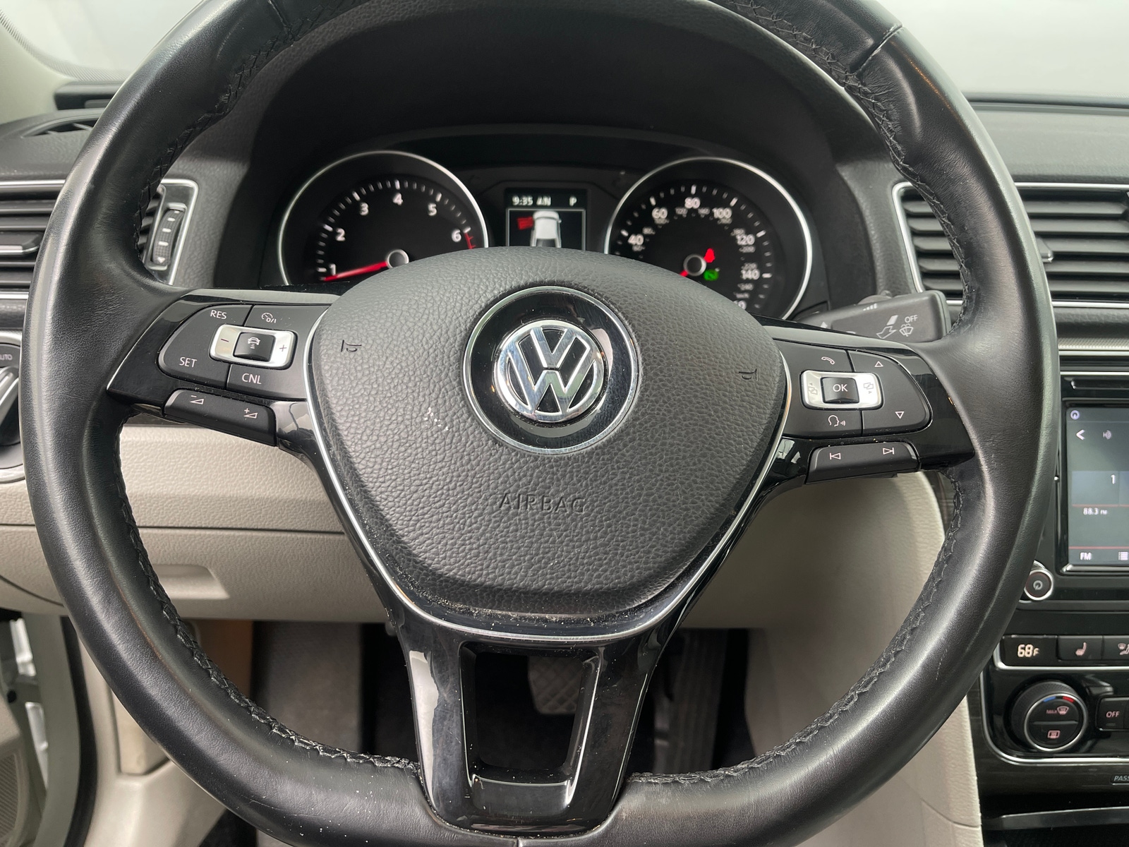 Thumbnail: 2018 Volkswagen Passat - 4