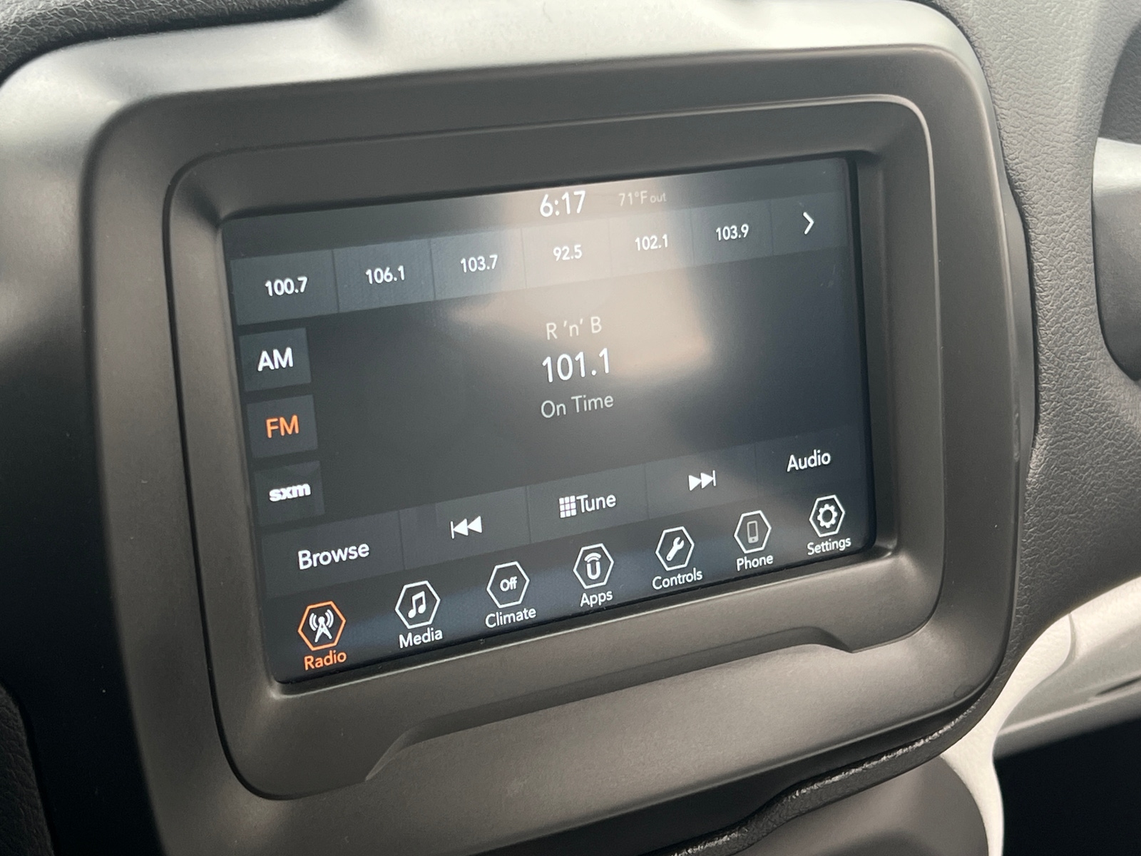 Thumbnail: 2018 Jeep Renegade - 3