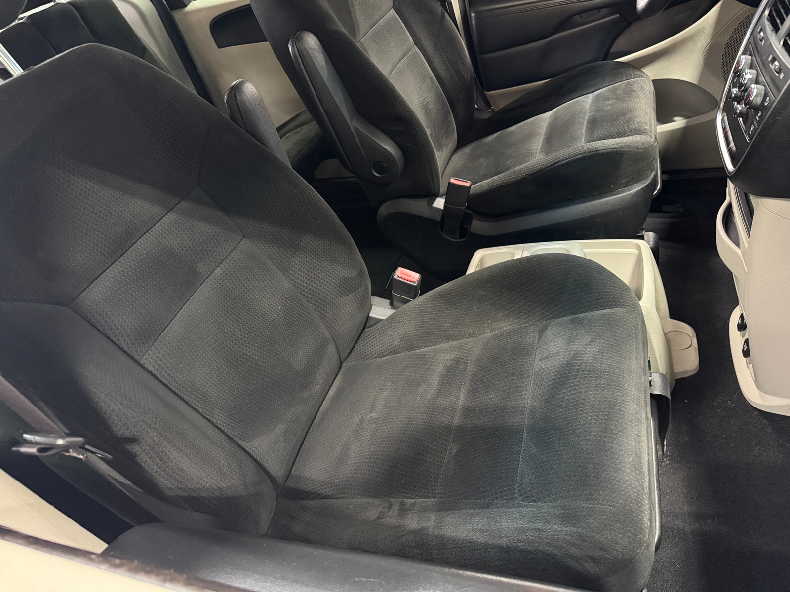 Thumbnail: 2016 Dodge Grand Caravan - 2