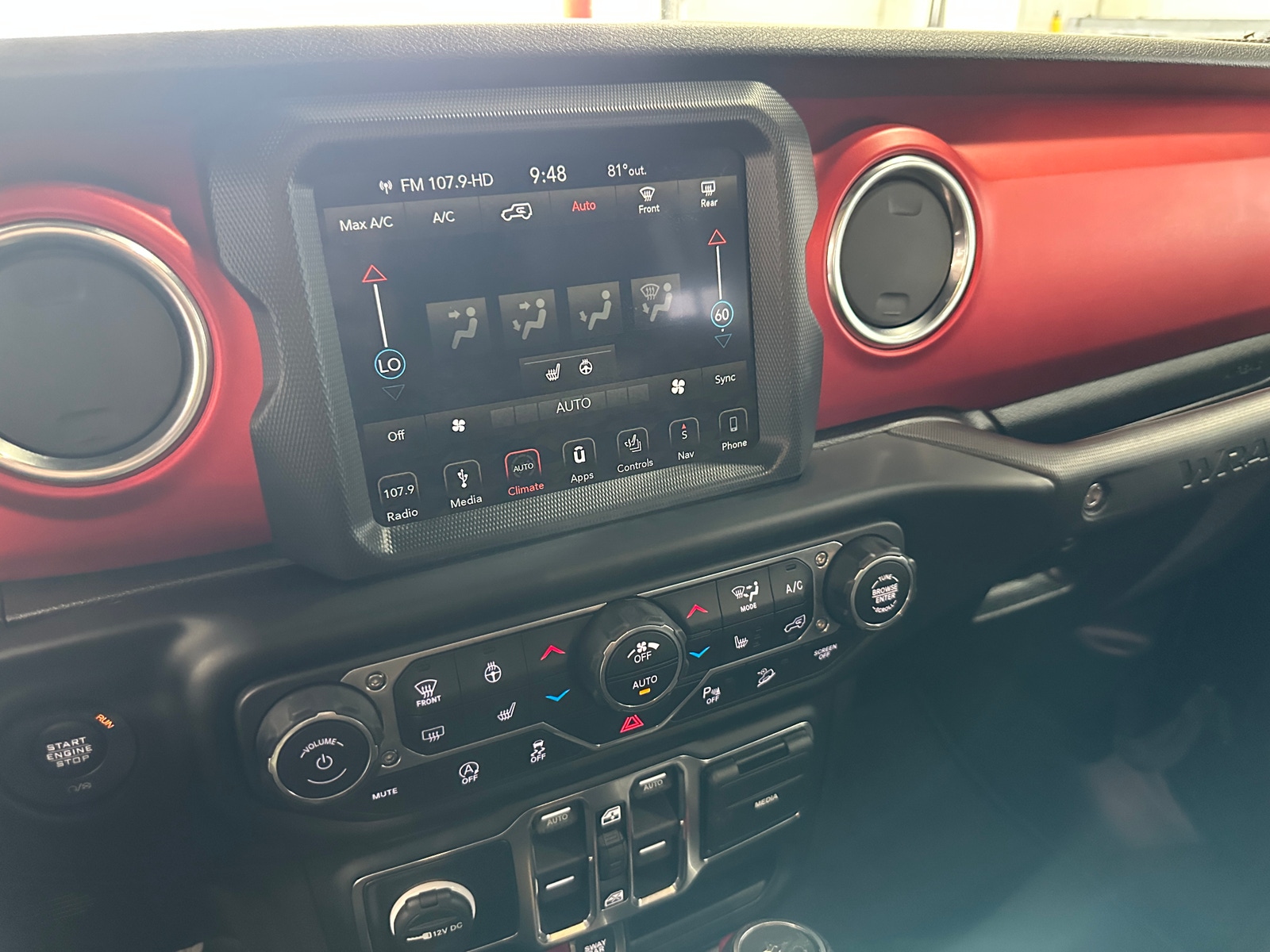 Thumbnail: 2019 Jeep Wrangler - 3