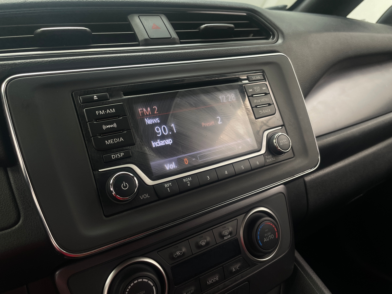 Thumbnail: 2019 Nissan Leaf - 4
