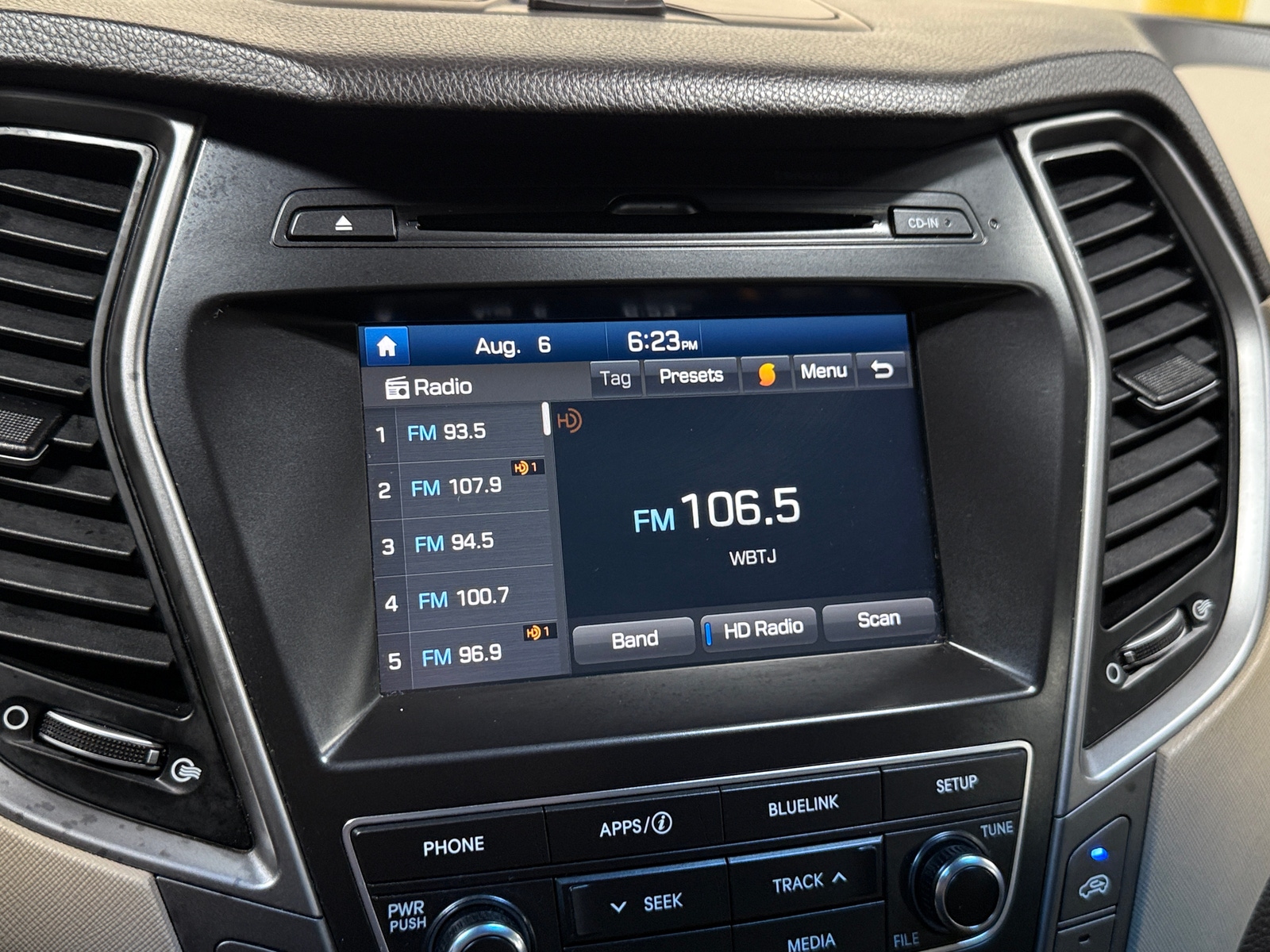 Thumbnail: 2017 Hyundai Santa Fe - 4