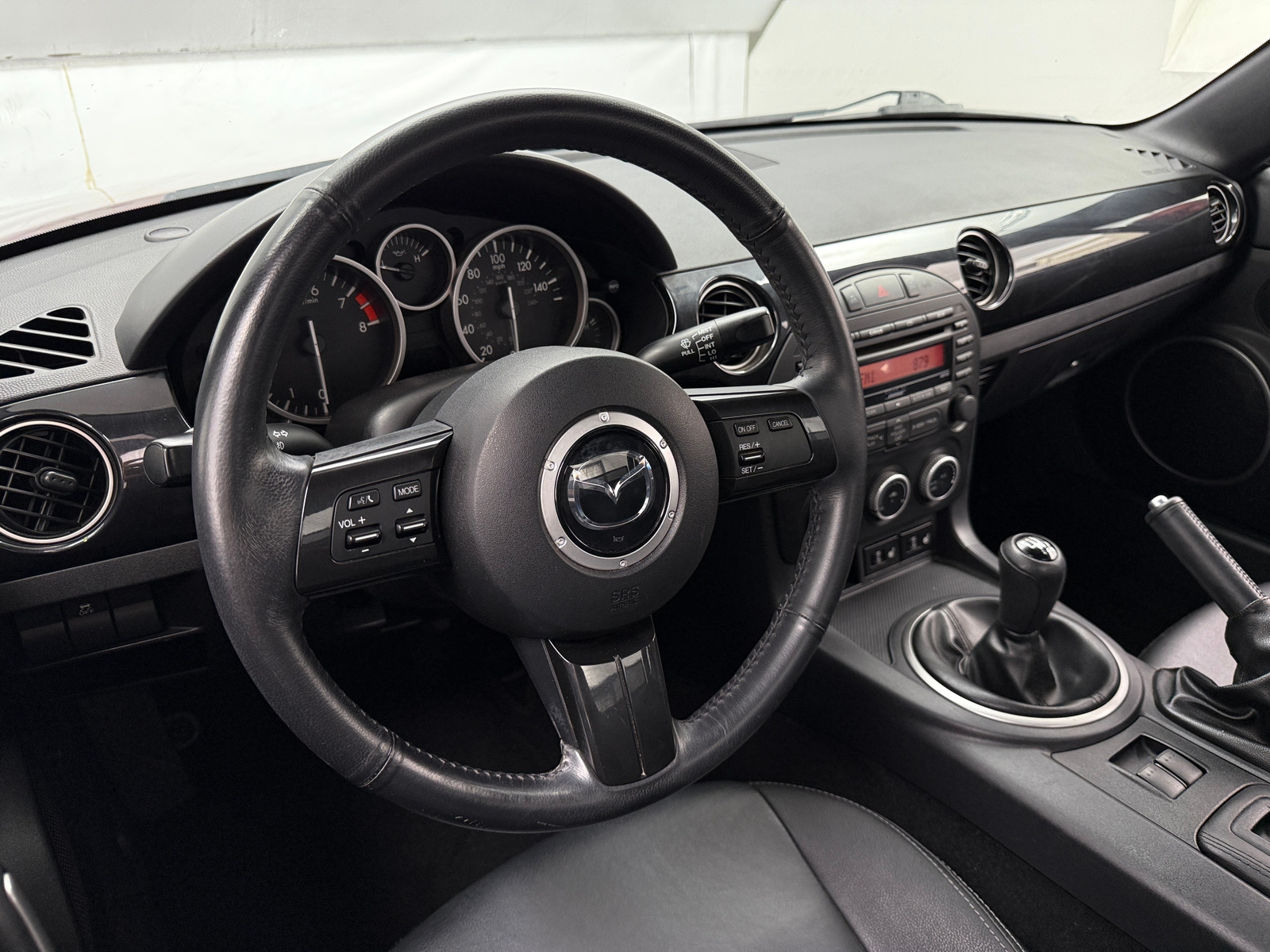 Thumbnail: 2015 Mazda MX-5 Miata - 4