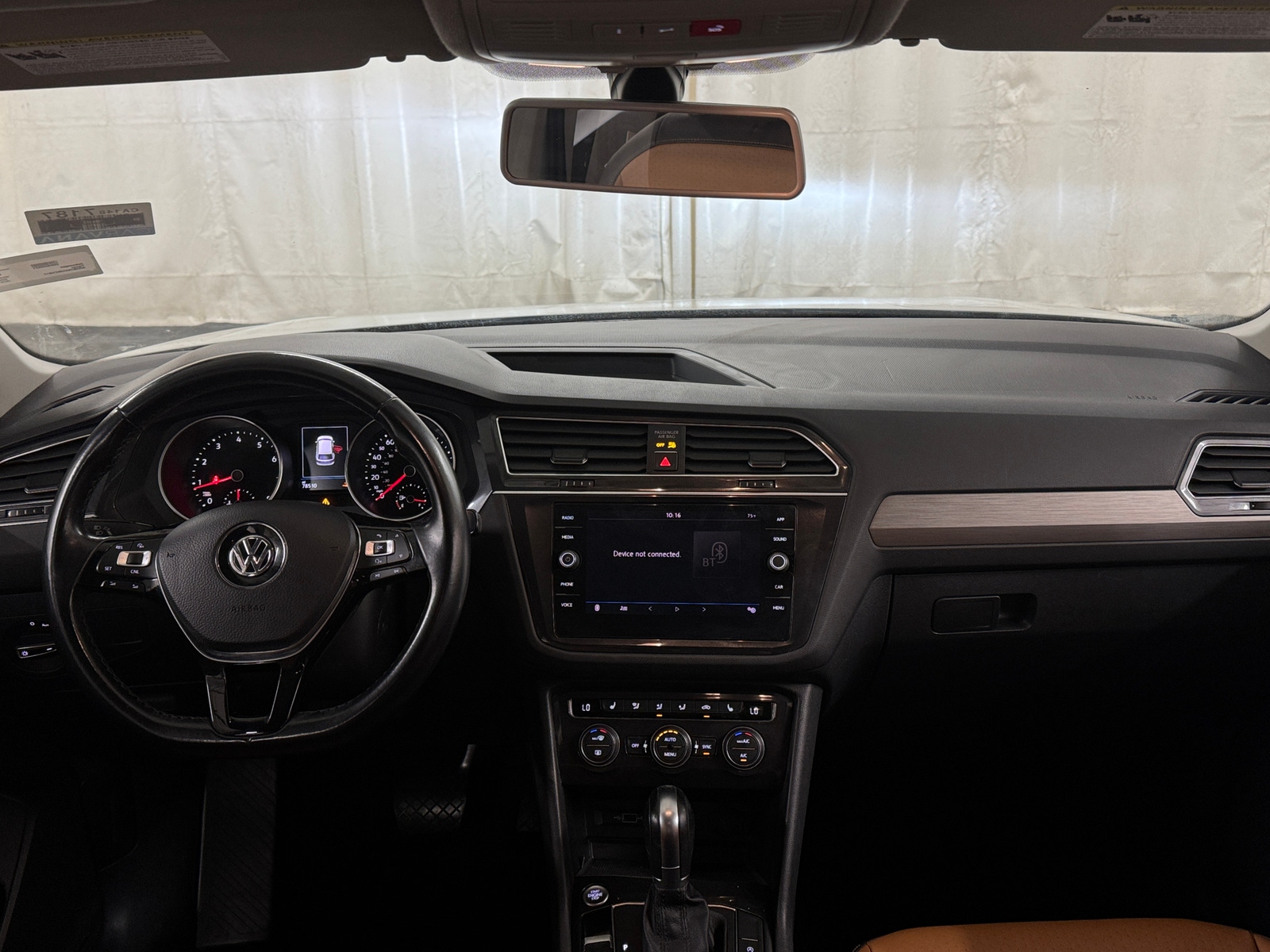 Thumbnail: 2018 Volkswagen Tiguan - 2
