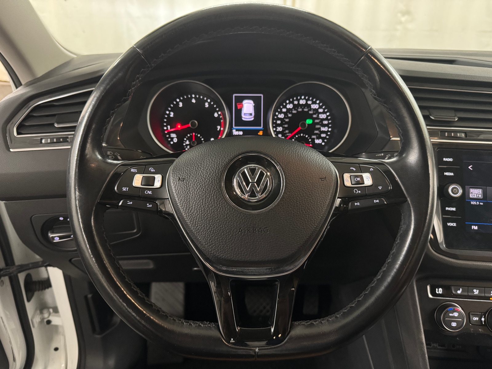 Thumbnail: 2018 Volkswagen Tiguan - 4