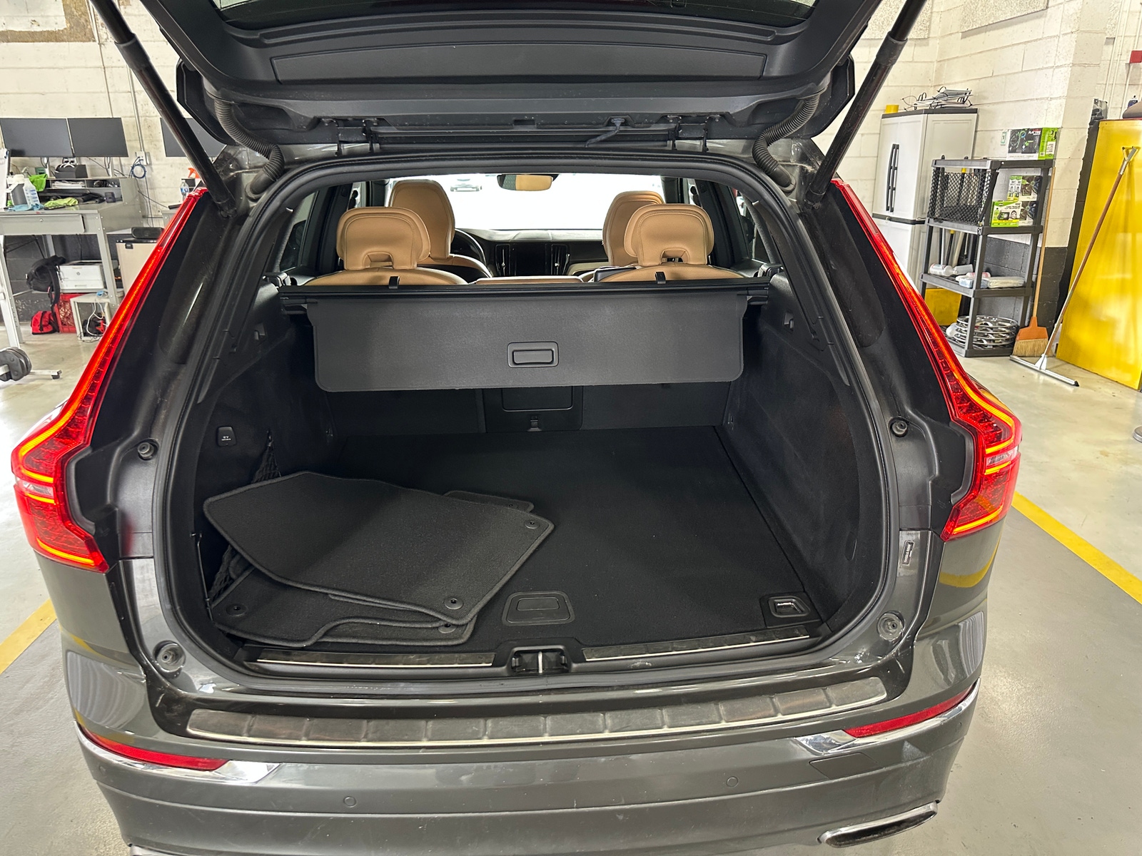 Thumbnail: 2020 Volvo XC60 - 6