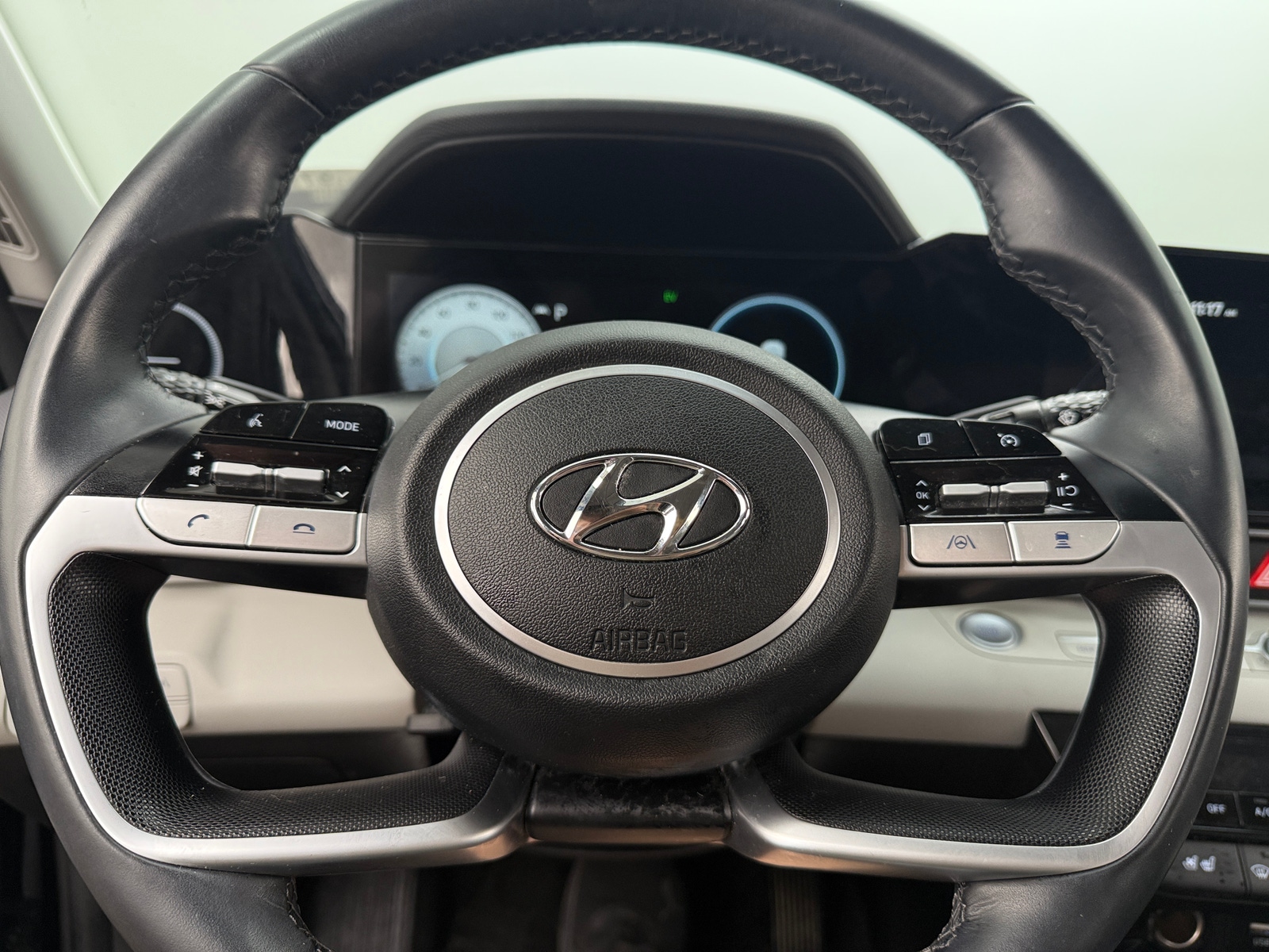 Thumbnail: 2022 Hyundai Elantra - 4