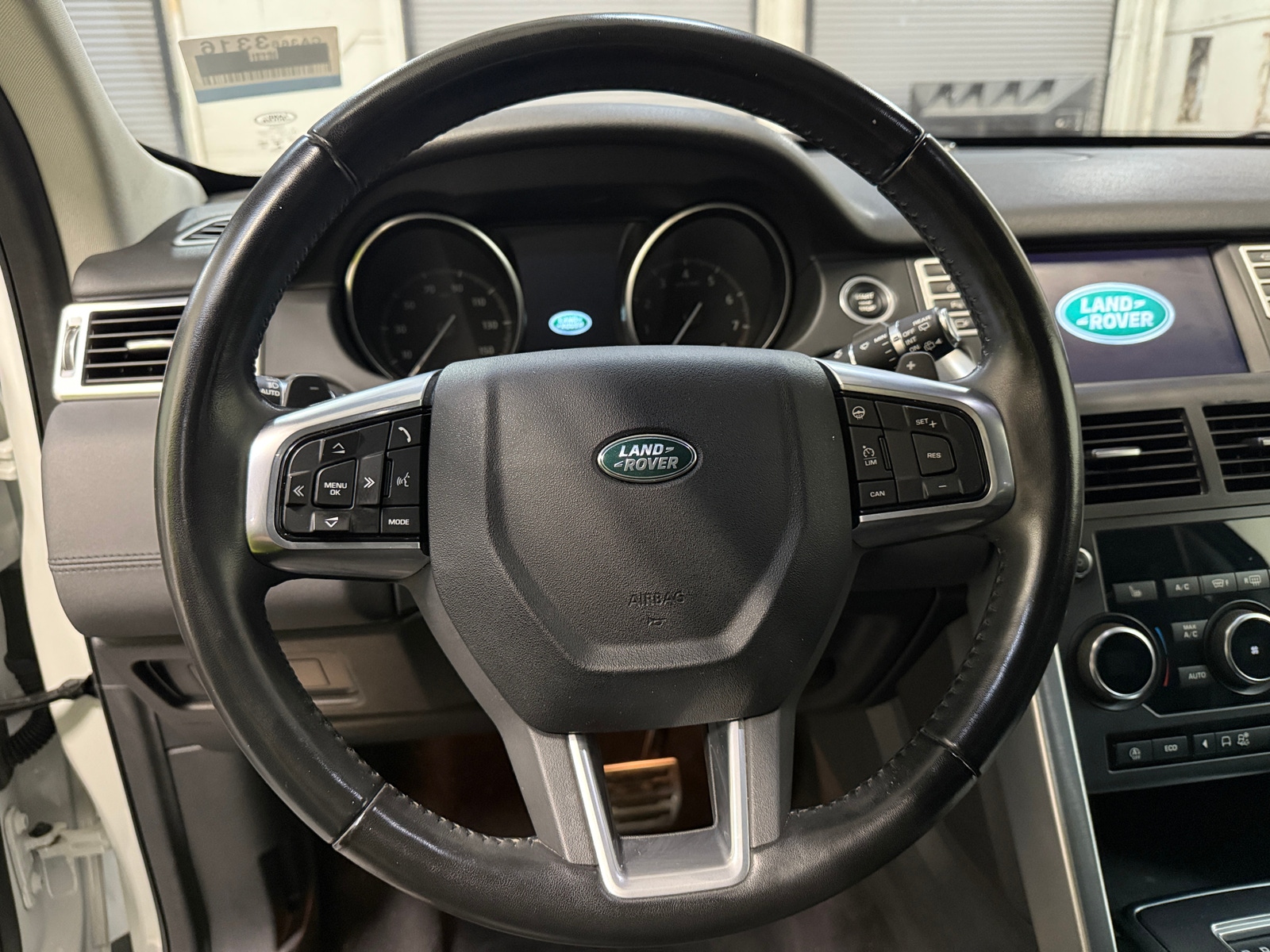 Thumbnail: 2018 Land Rover Discovery Sport - 4