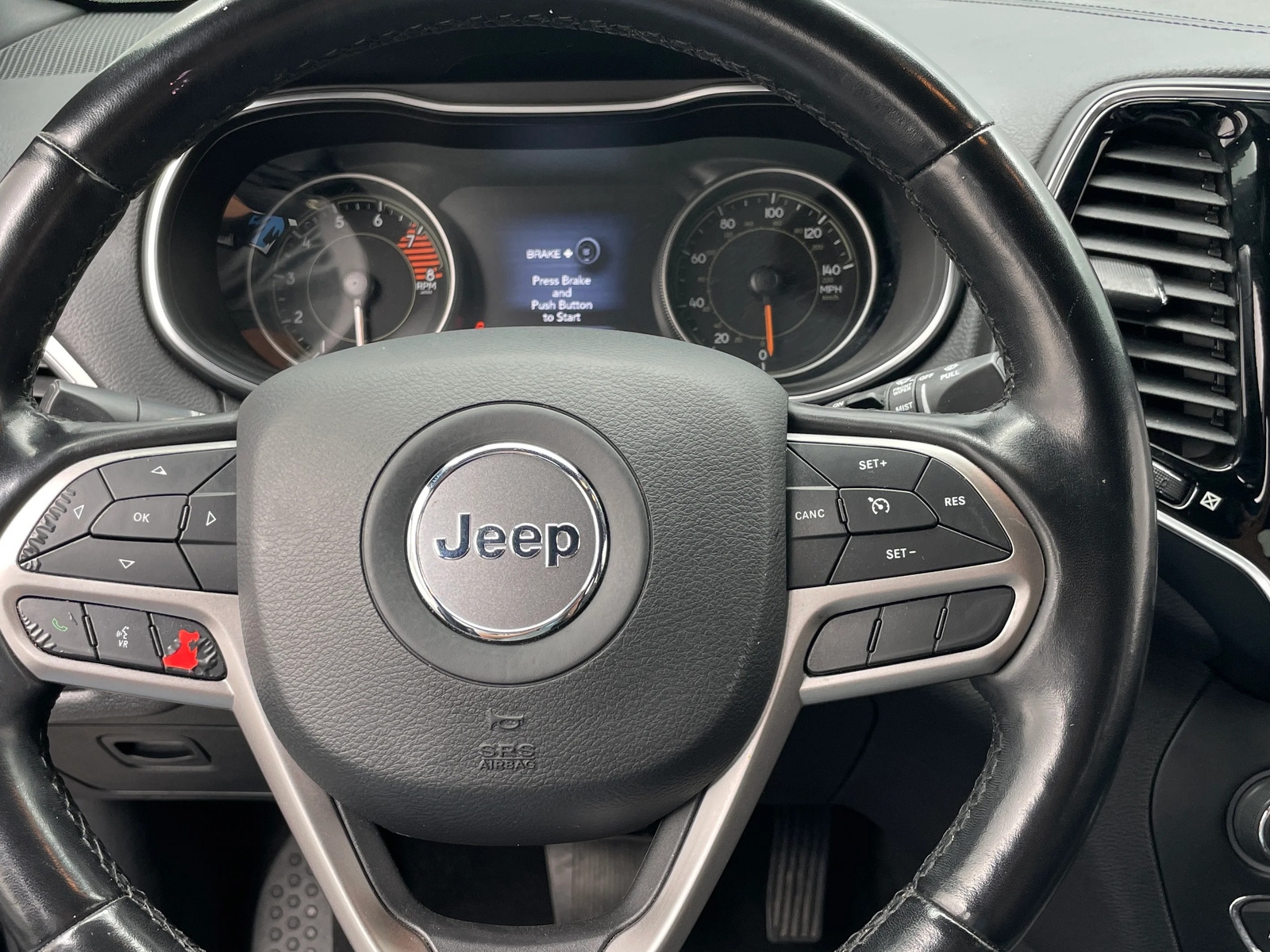 Thumbnail: 2020 Jeep Cherokee - 4