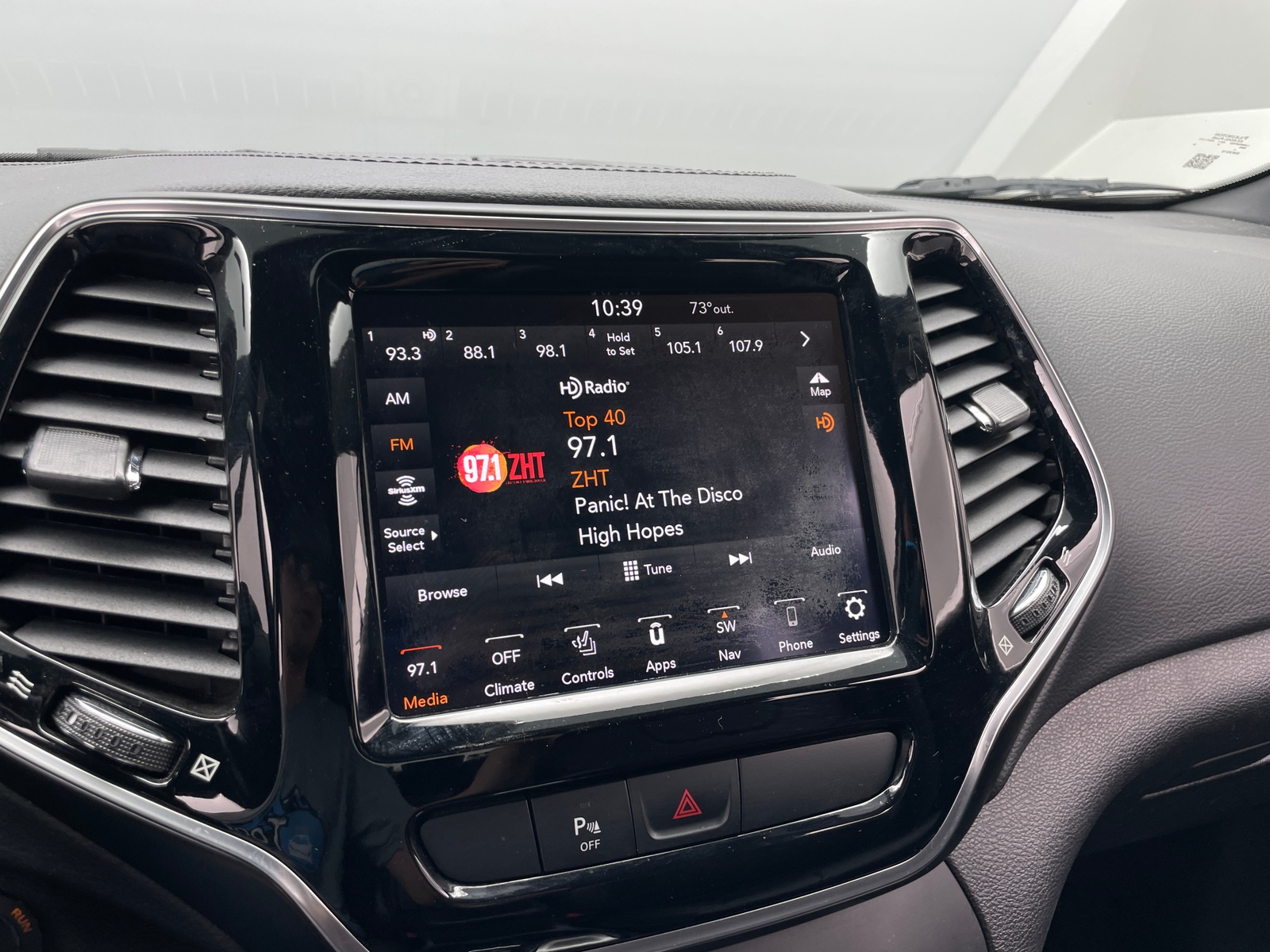 Thumbnail: 2020 Jeep Cherokee - 3