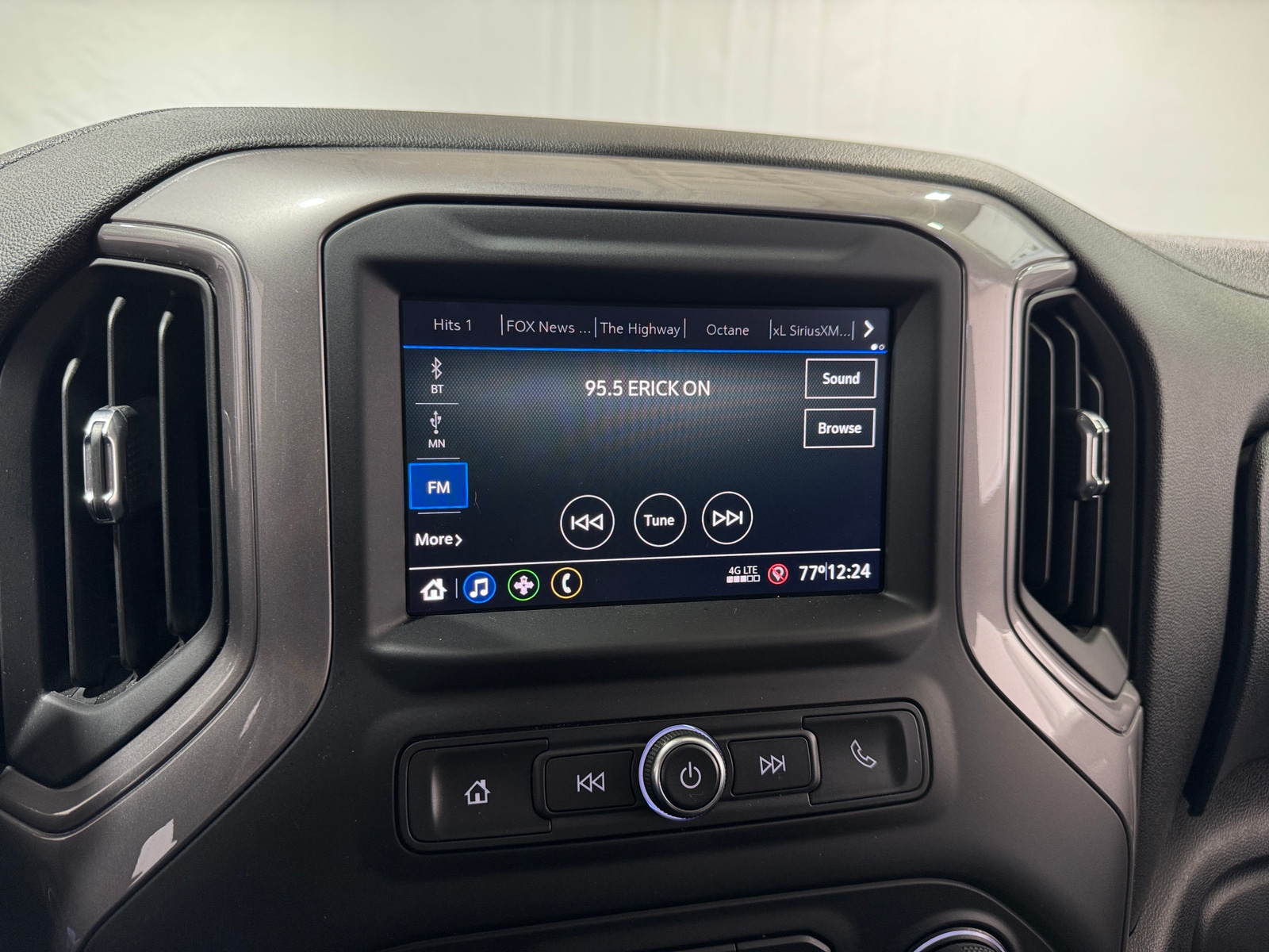 Thumbnail: 2022 Chevrolet Silverado 1500 - 4
