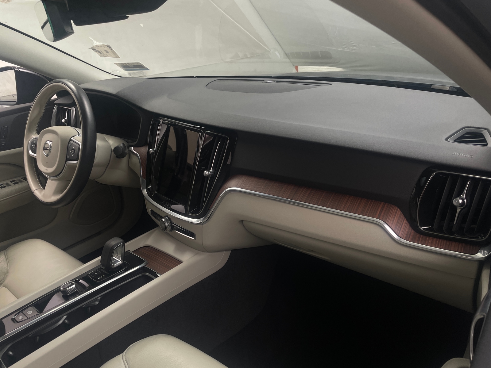 Thumbnail: 2022 Volvo S60 - 2