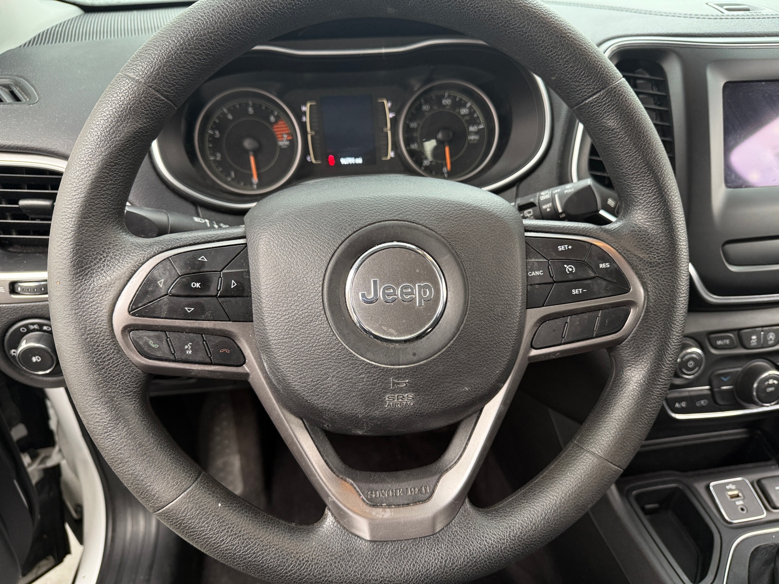 Thumbnail: 2019 Jeep Cherokee - 5