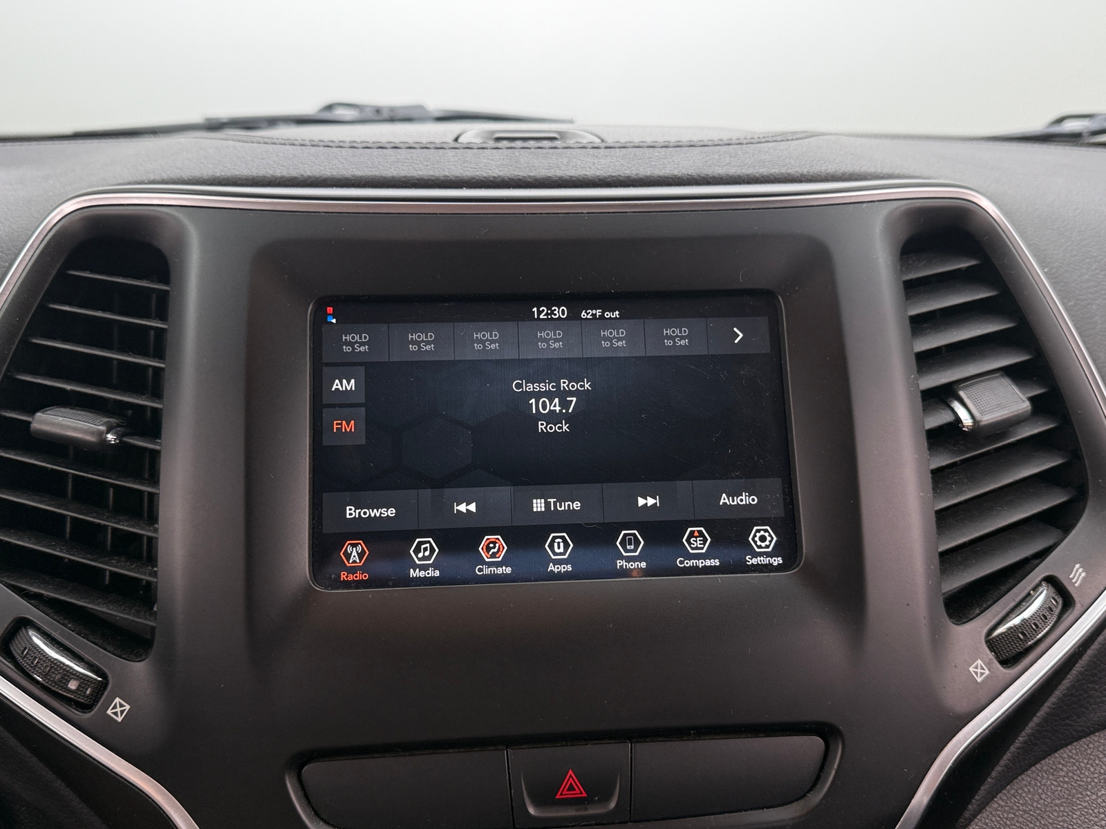 Thumbnail: 2019 Jeep Cherokee - 4