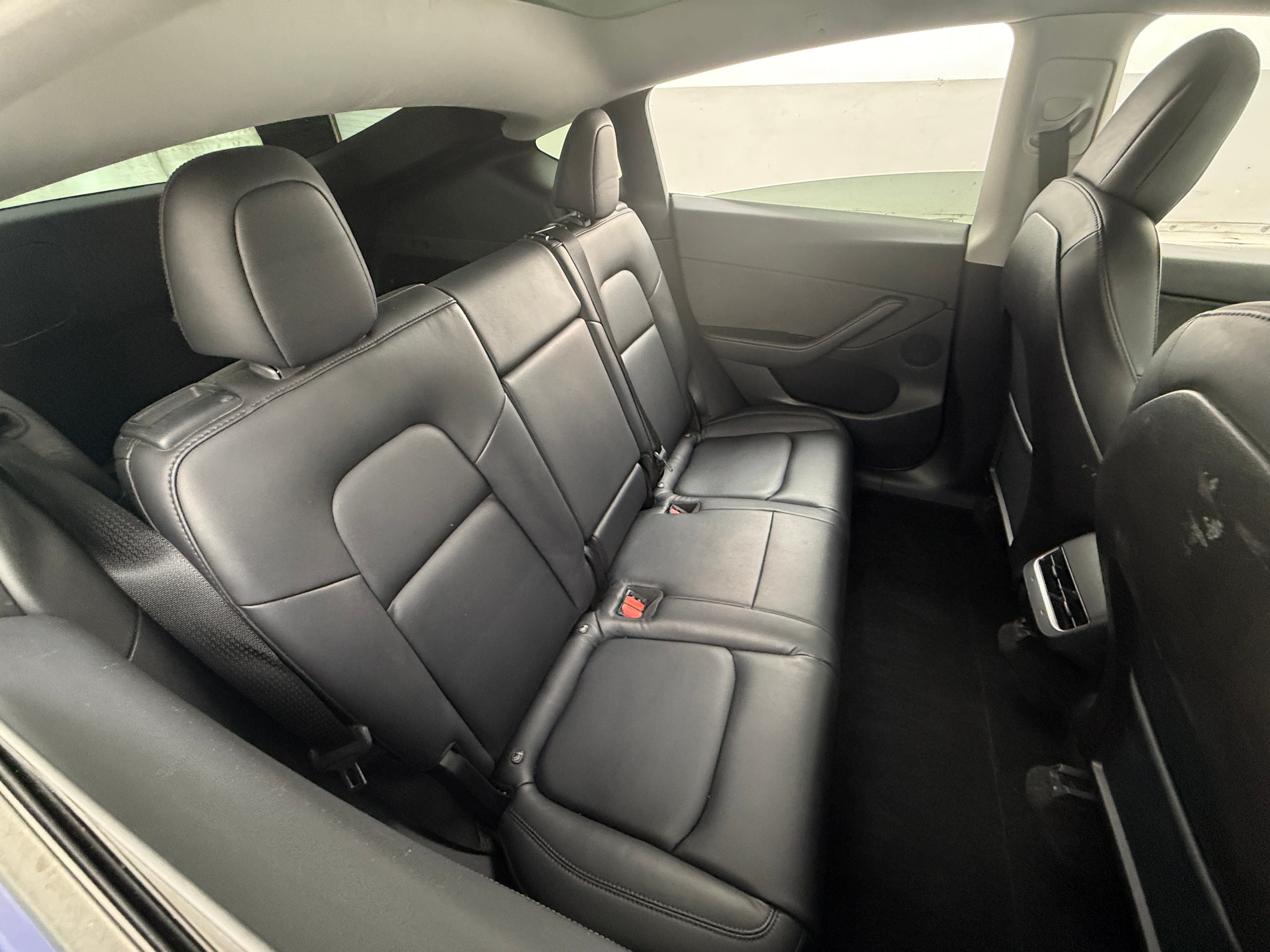 Used 2020 Tesla Model Y Long Range with VIN 5YJYGDEE2LF033095 for sale in Oak Creek, WI