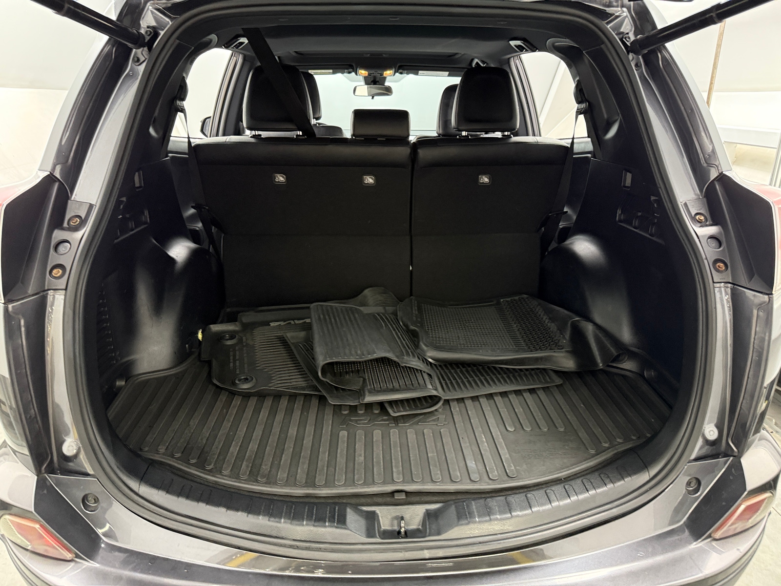 Thumbnail: 2017 Toyota RAV4 - 7