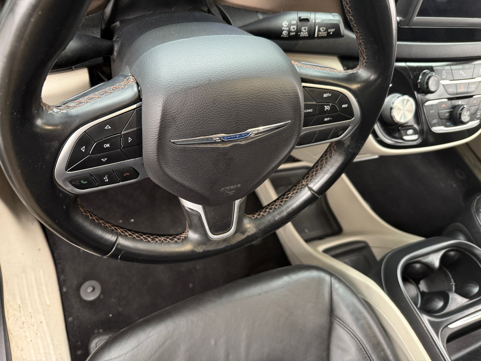 Thumbnail: 2018 Chrysler Pacifica - 4