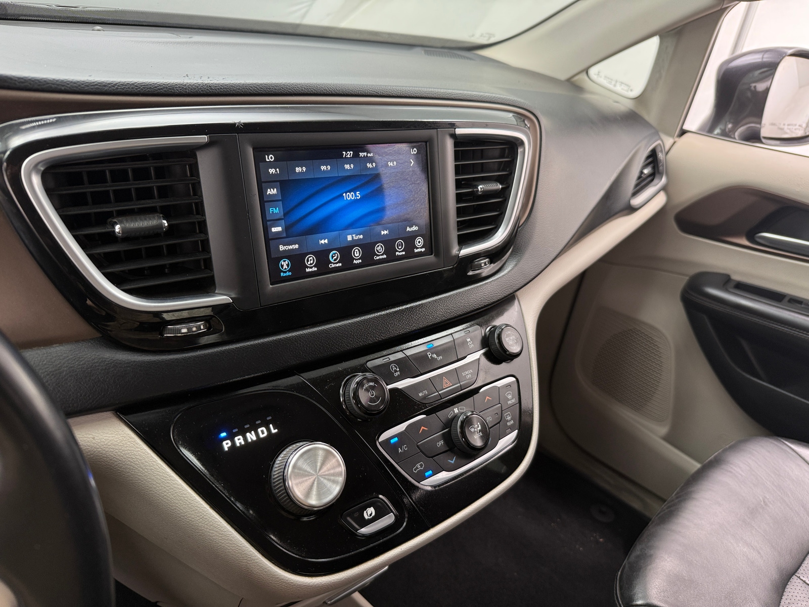 Thumbnail: 2018 Chrysler Pacifica - 3
