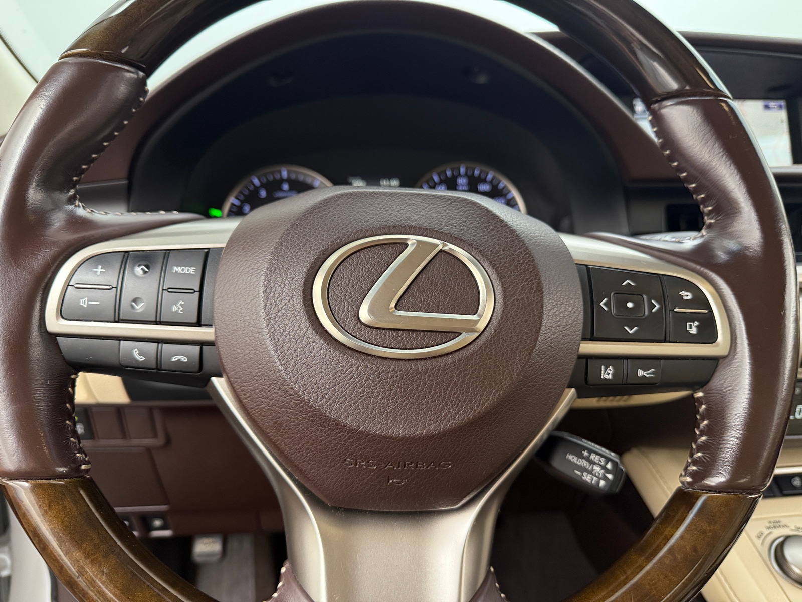Thumbnail: 2016 Lexus ES - 4