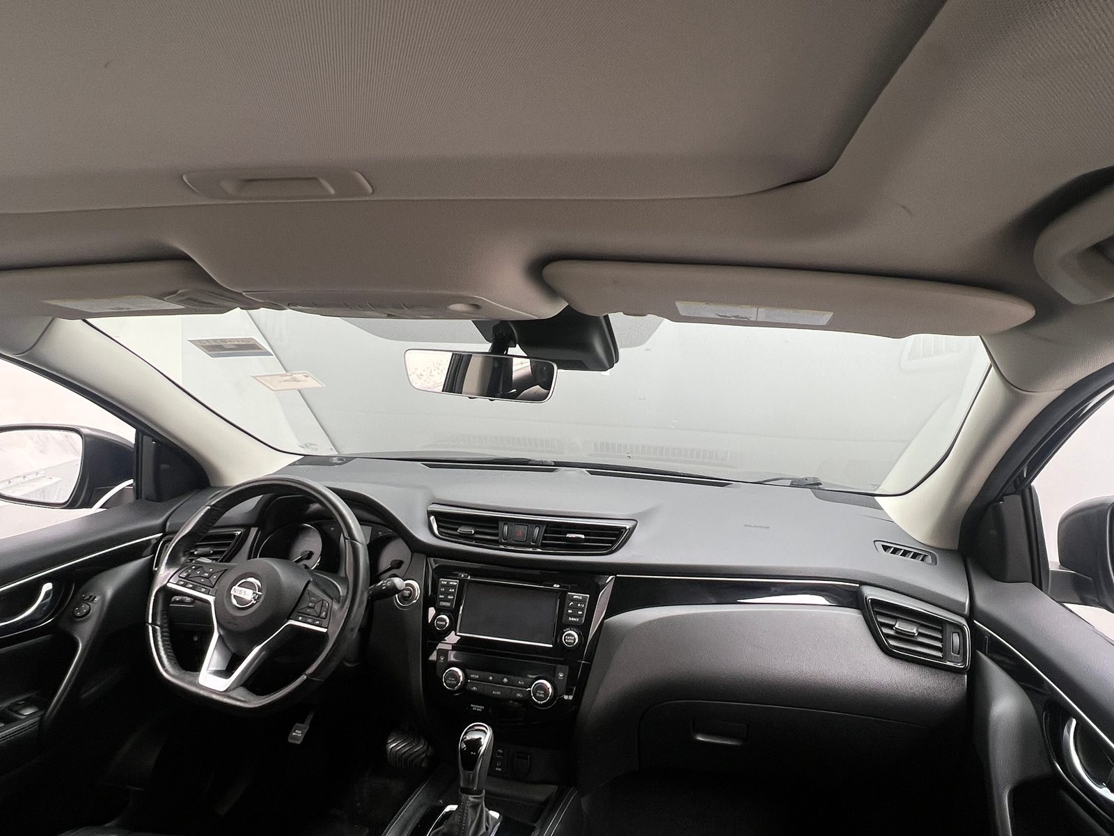 Thumbnail: 2017 Nissan Rogue Sport - 2