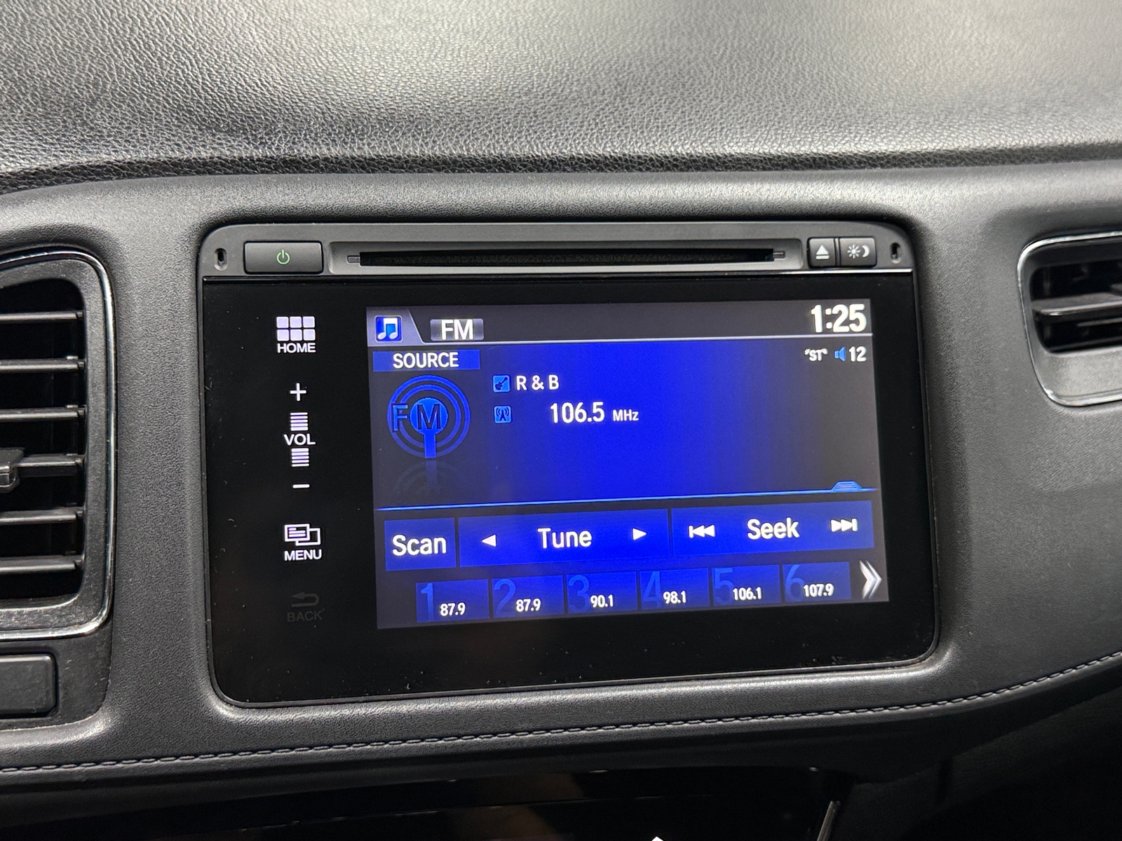 Thumbnail: 2016 Honda HR-V - 4