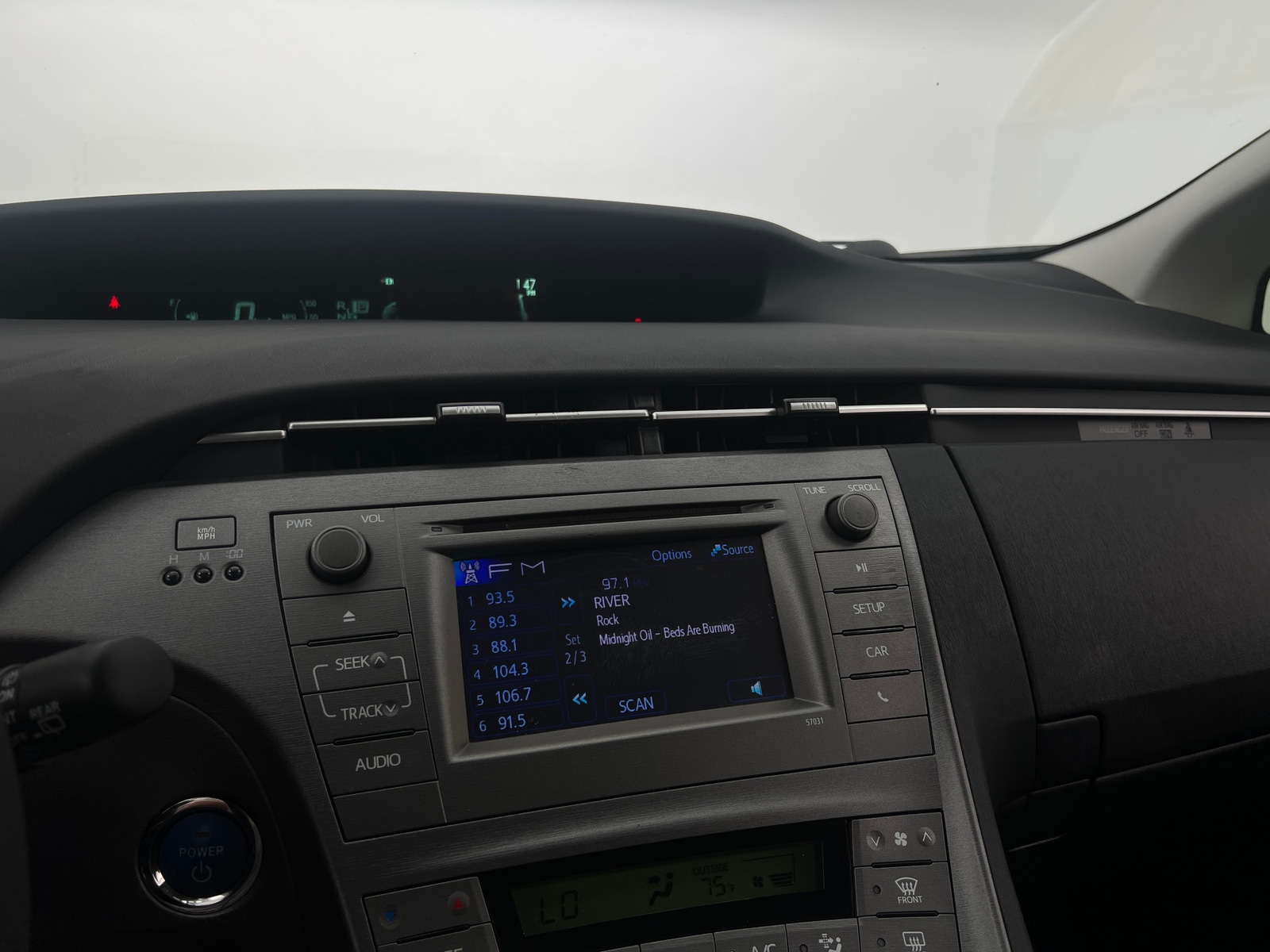Thumbnail: 2015 Toyota Prius - 4