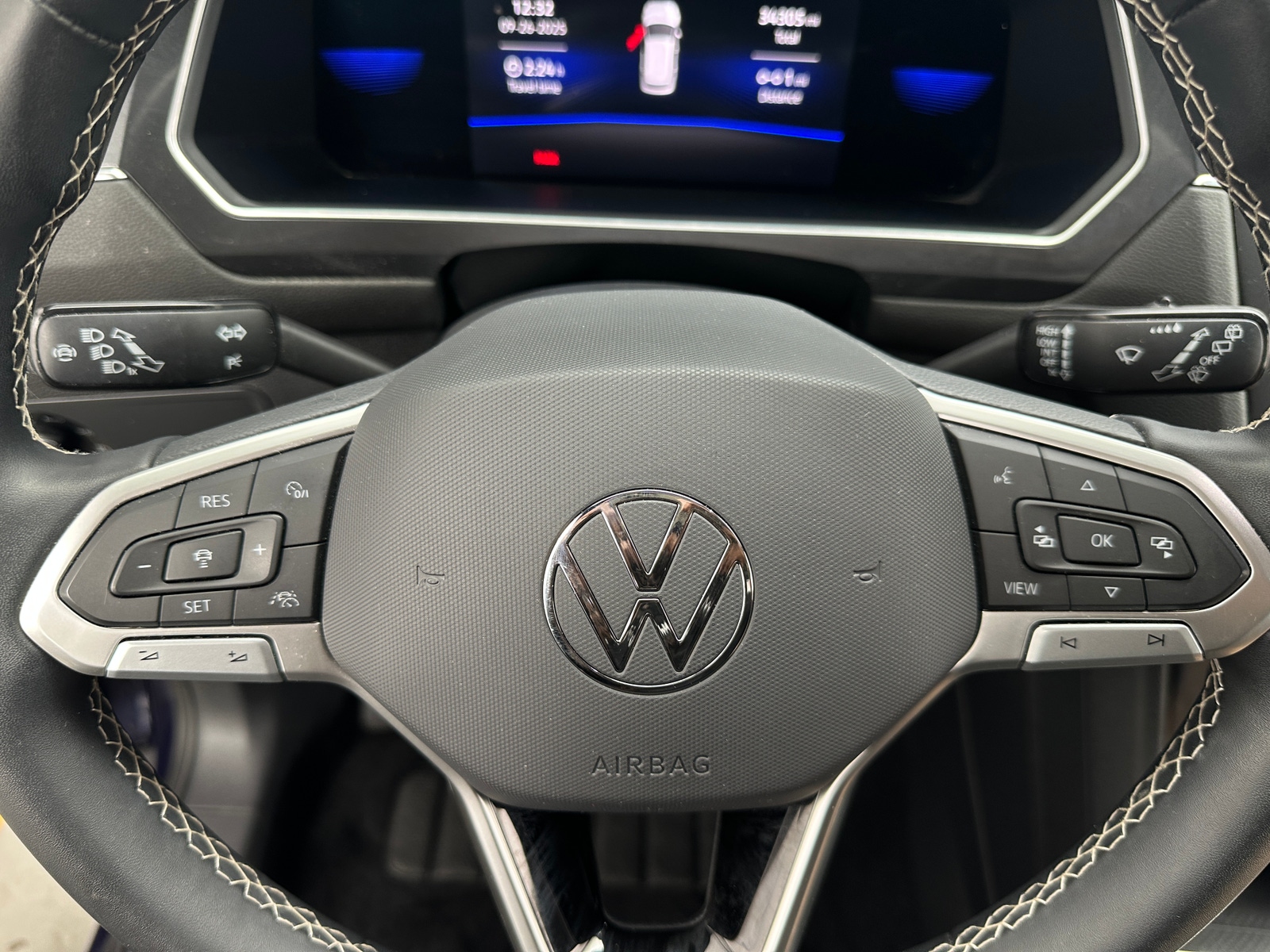 Thumbnail: 2022 Volkswagen Tiguan - 4