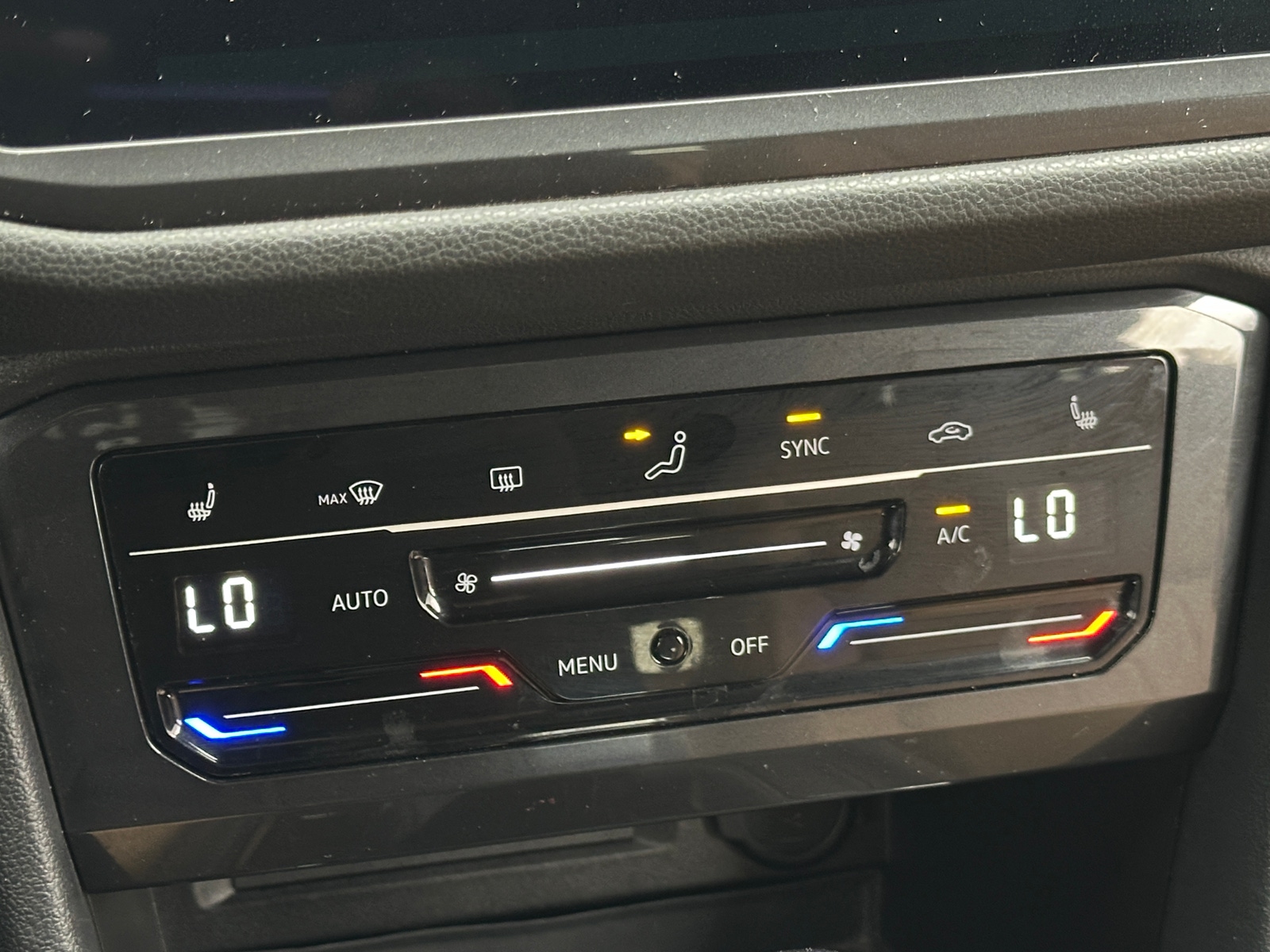 Thumbnail: 2022 Volkswagen Tiguan - 3