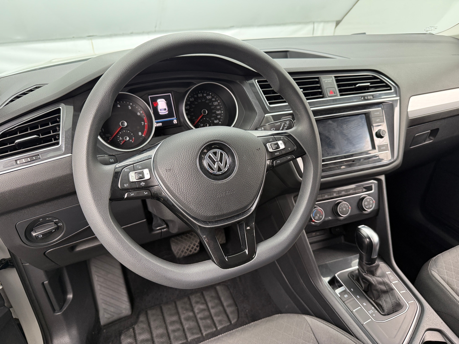 Thumbnail: 2020 Volkswagen Tiguan - 5