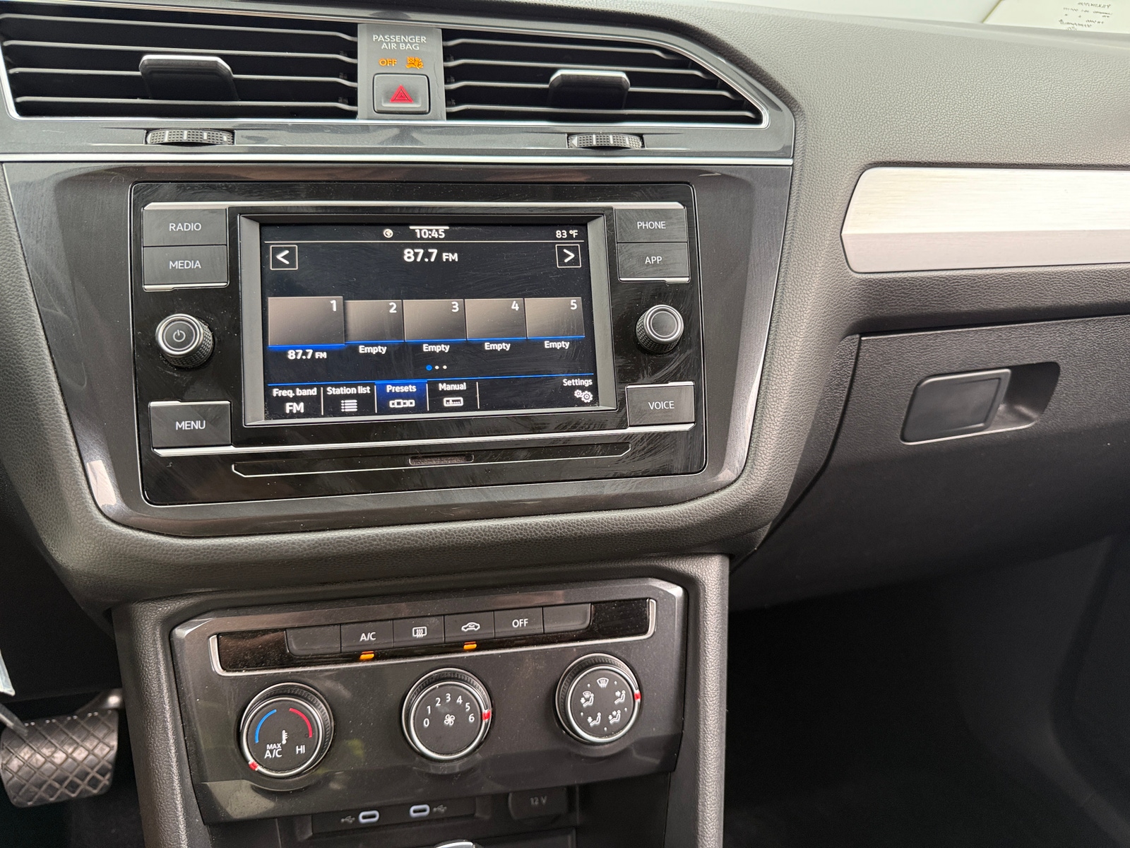 Thumbnail: 2020 Volkswagen Tiguan - 4