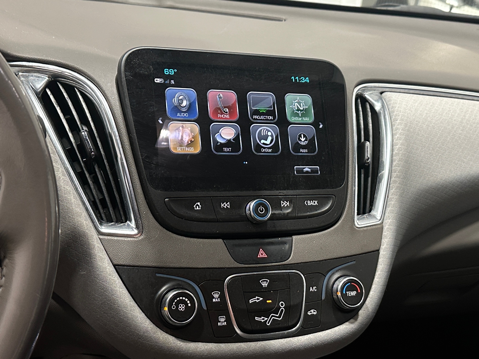 Thumbnail: 2018 Chevrolet Malibu - 4