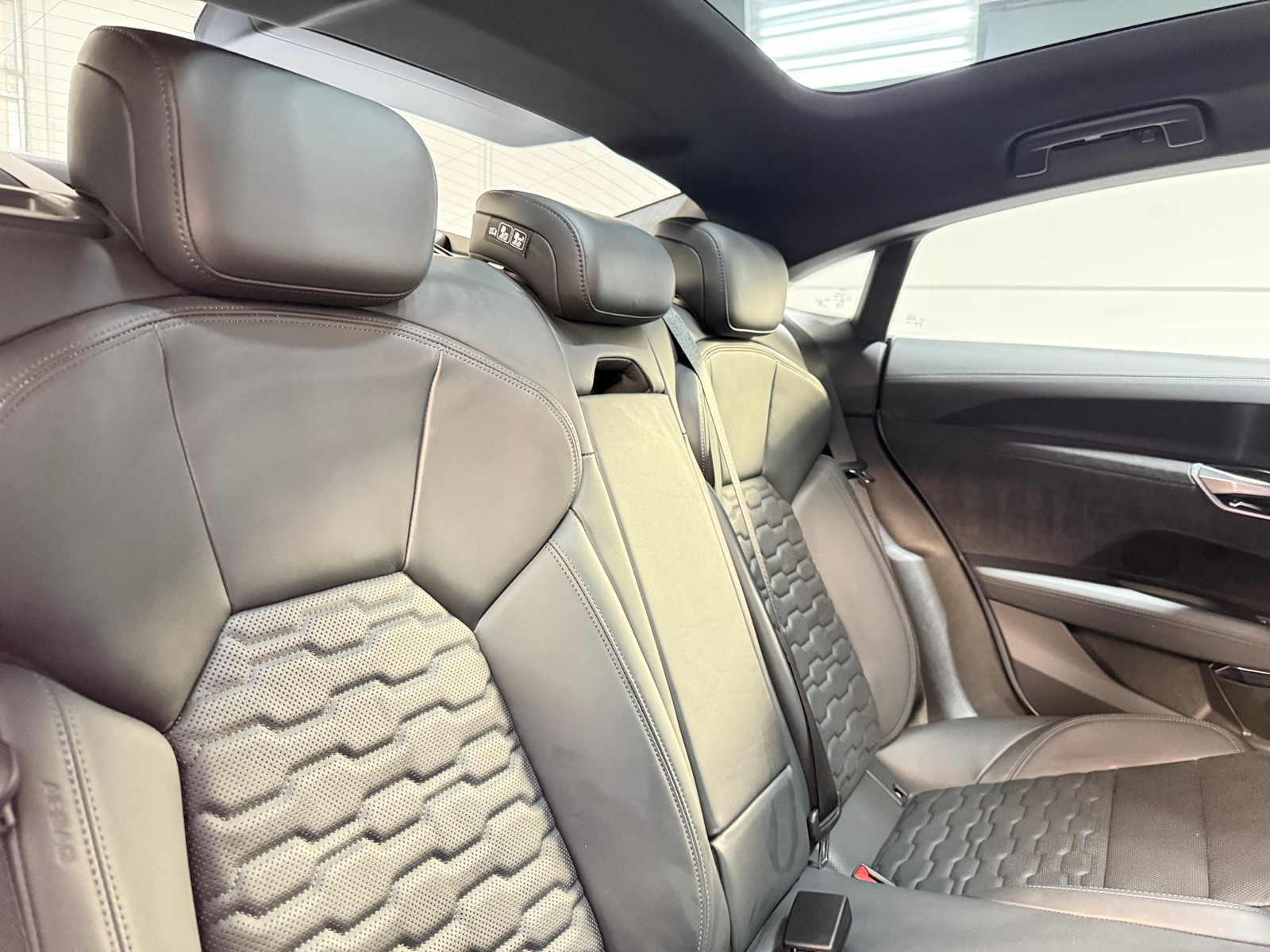 Thumbnail: 2023 Audi e-tron GT - 5