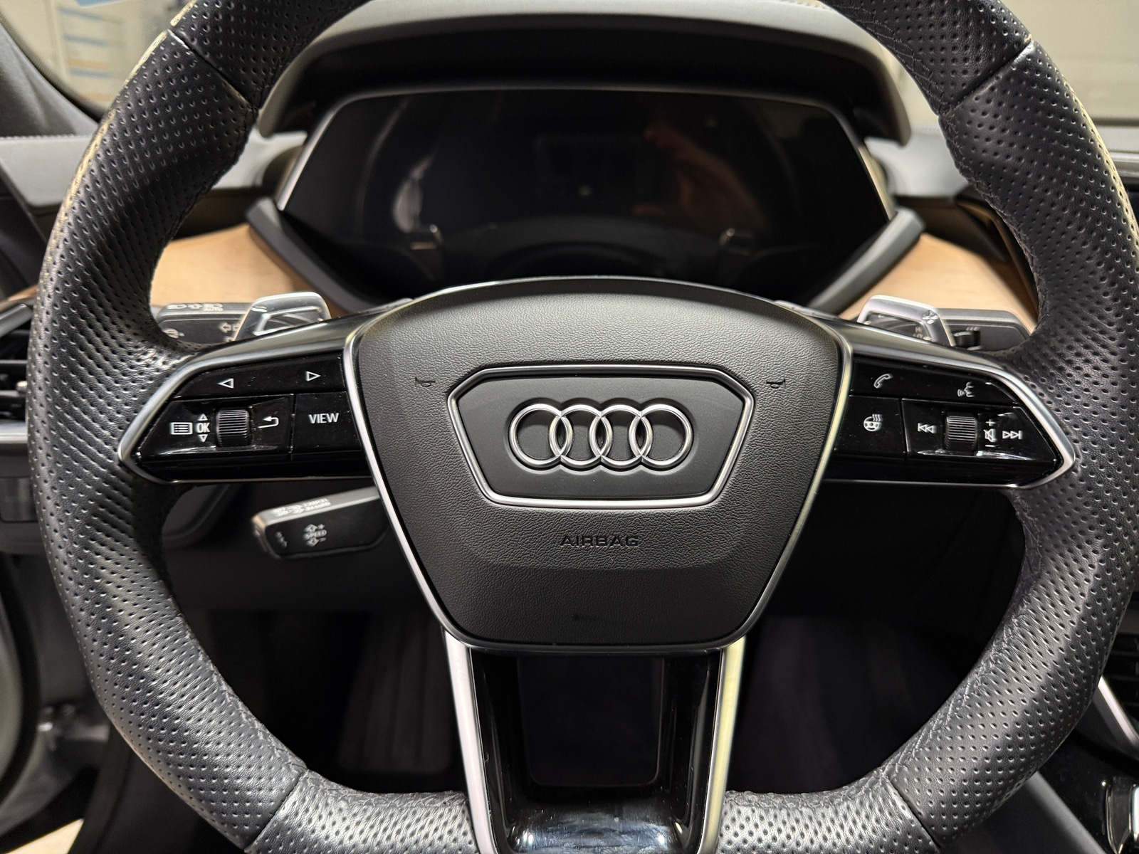 Thumbnail: 2023 Audi e-tron GT - 4