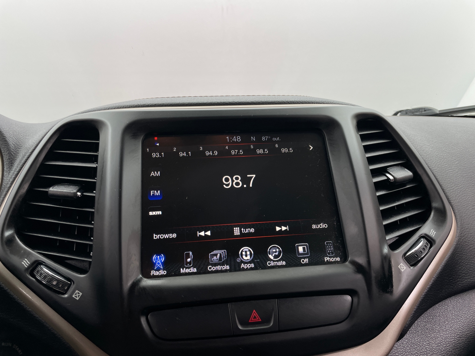Thumbnail: 2017 Jeep Cherokee - 4